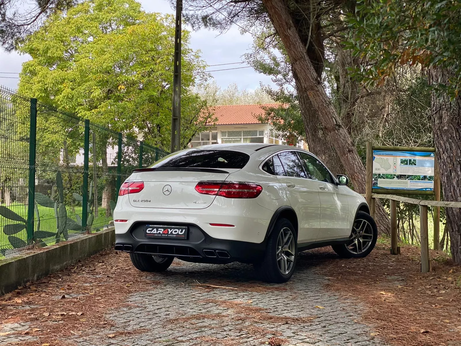 Mercedes-Benz GLC 250 d Coupé AMG Line 4-Matic 3