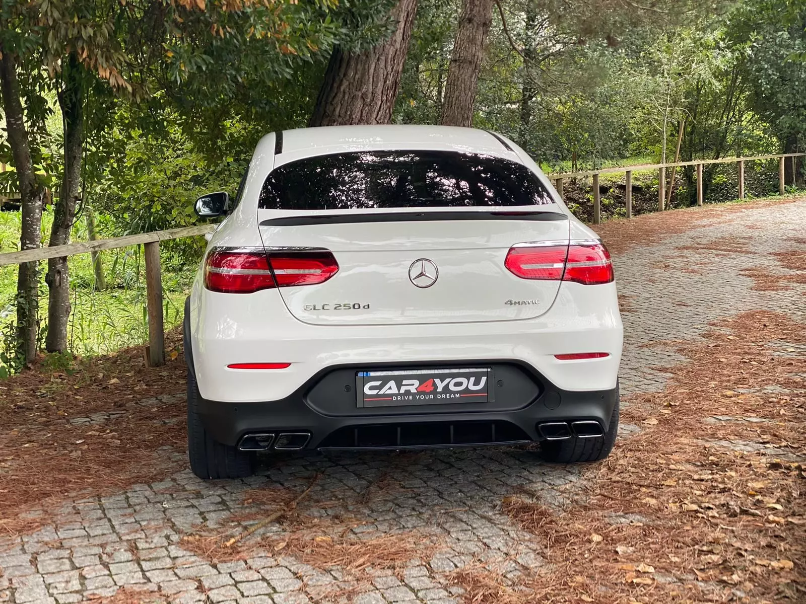 Mercedes-Benz GLC 250 d Coupé AMG Line 4-Matic 7