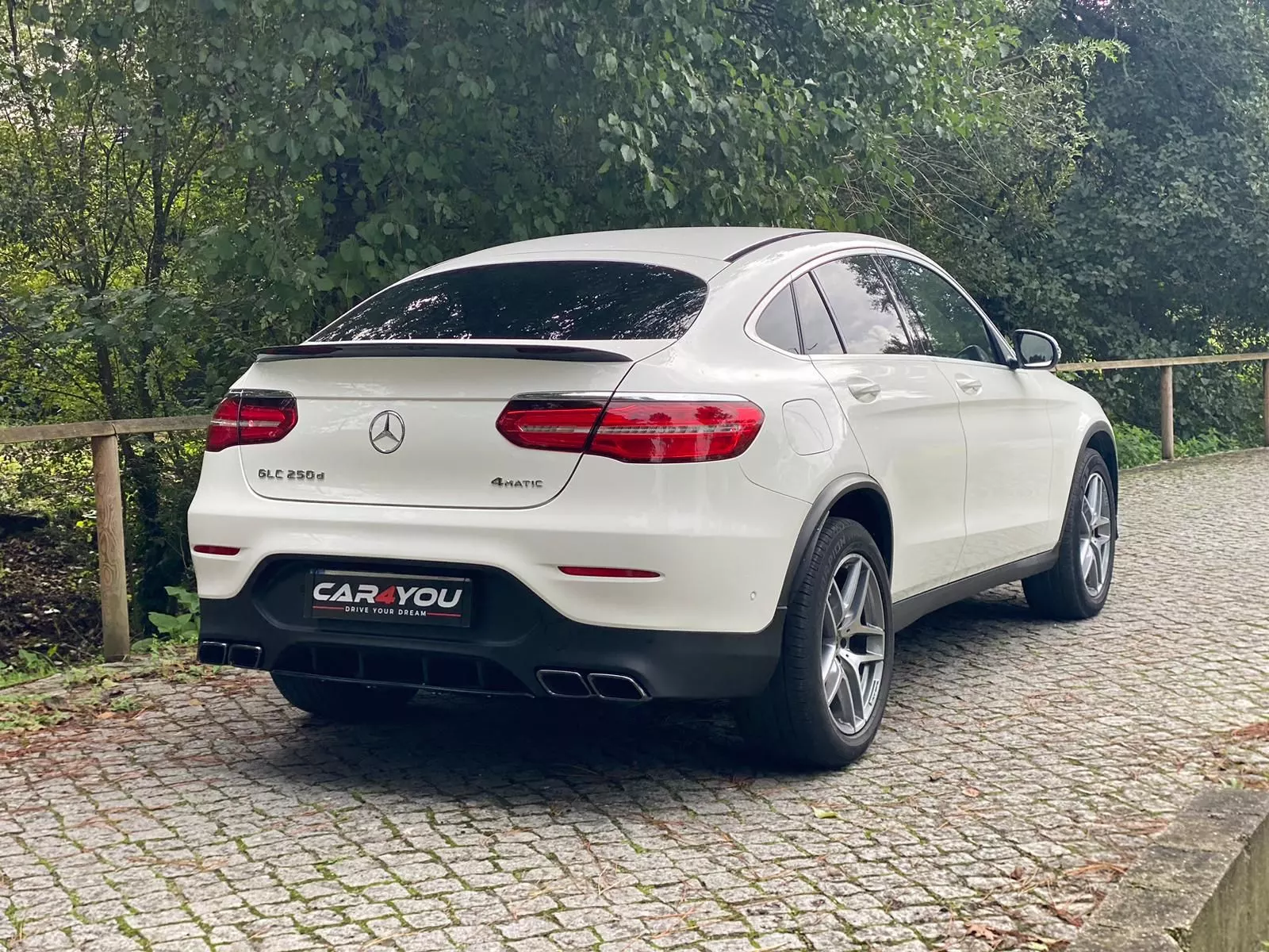 Mercedes-Benz GLC 250 d Coupé AMG Line 4-Matic 13