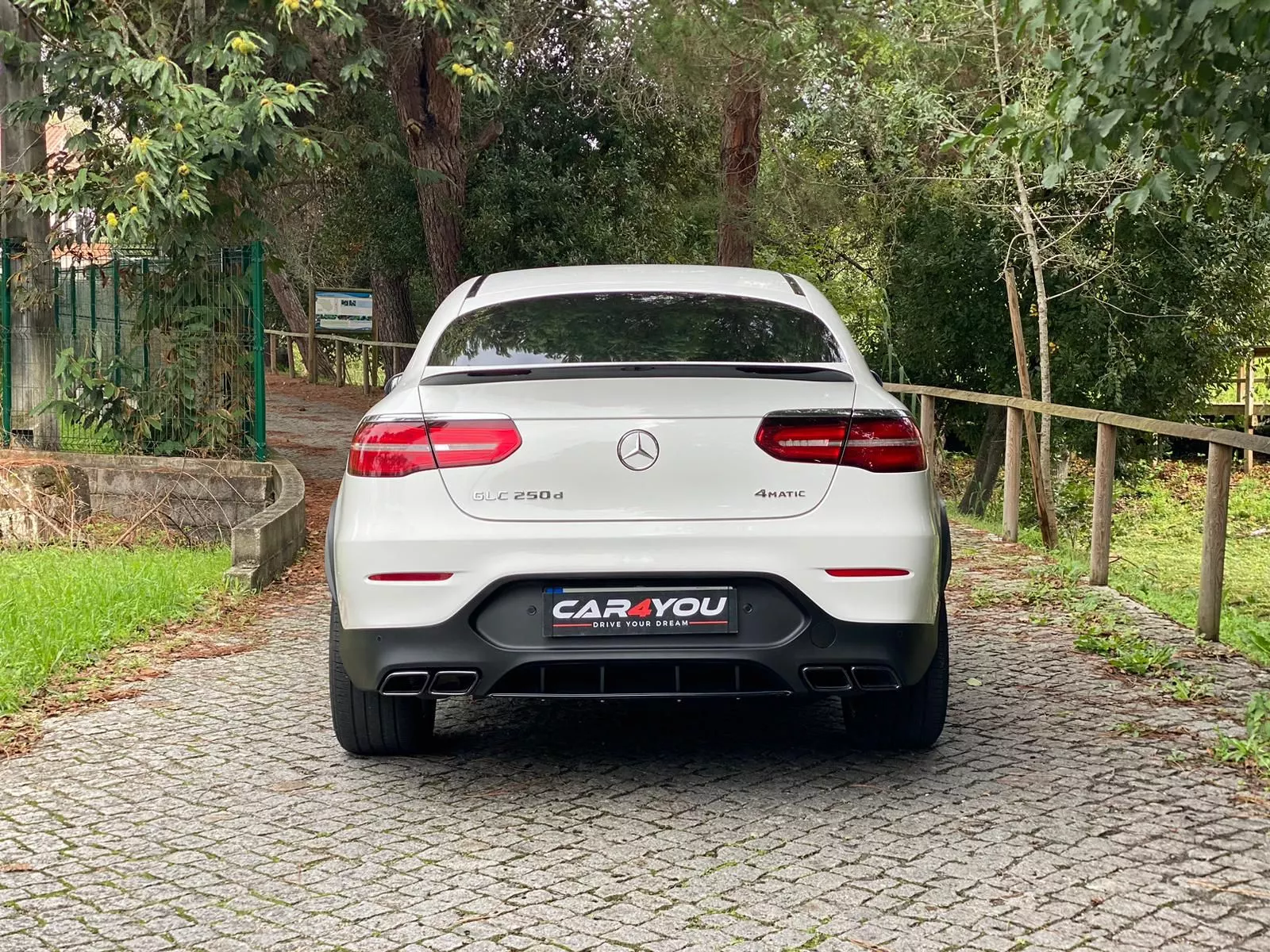 Mercedes-Benz GLC 250 d Coupé AMG Line 4-Matic 14