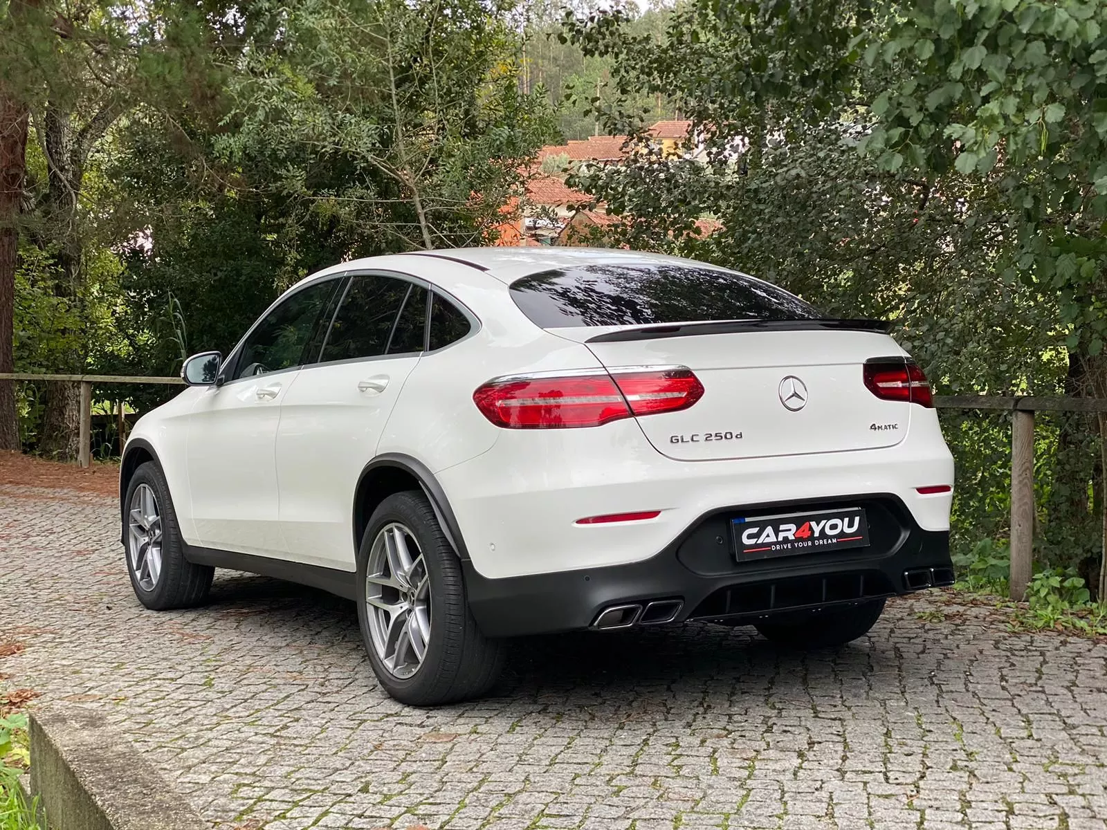 Mercedes-Benz GLC 250 d Coupé AMG Line 4-Matic 16