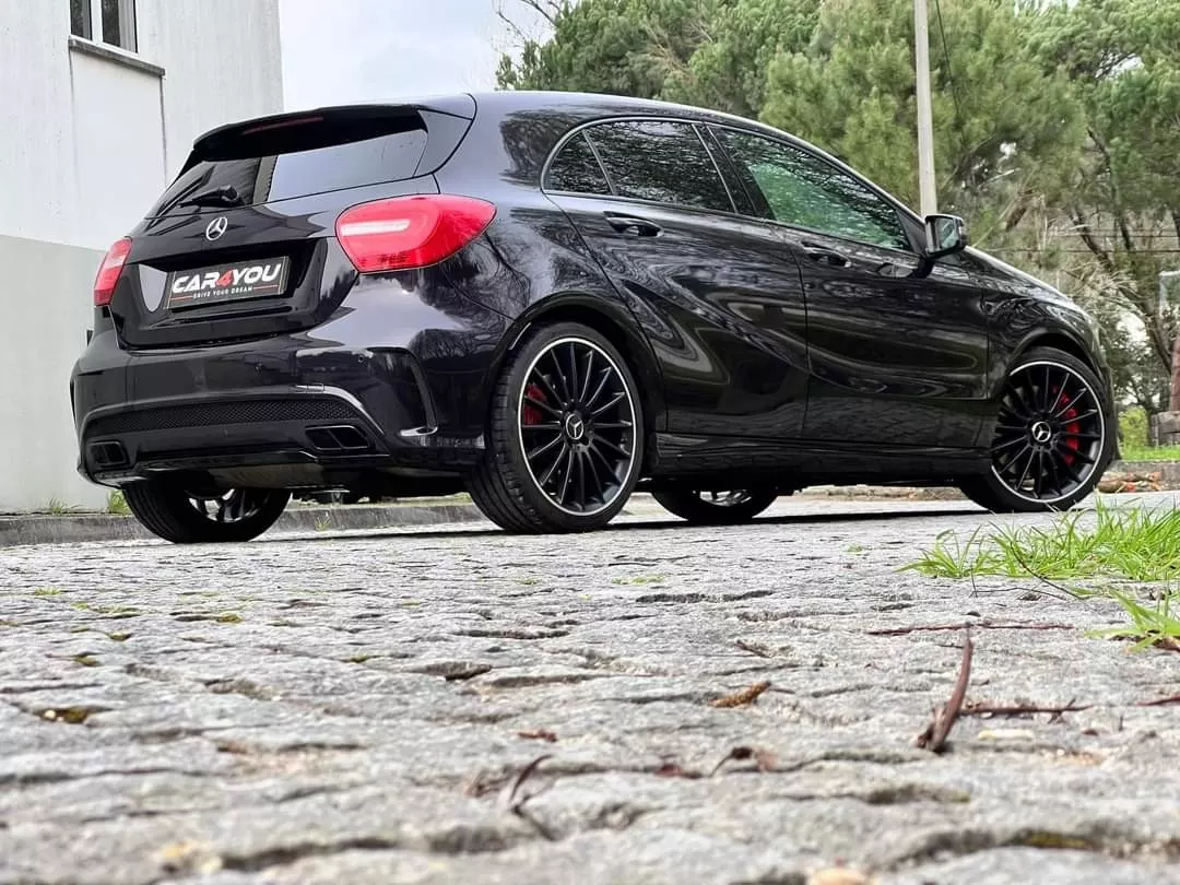 Mercedes-Benz A 45 AMG 4-Matic 9