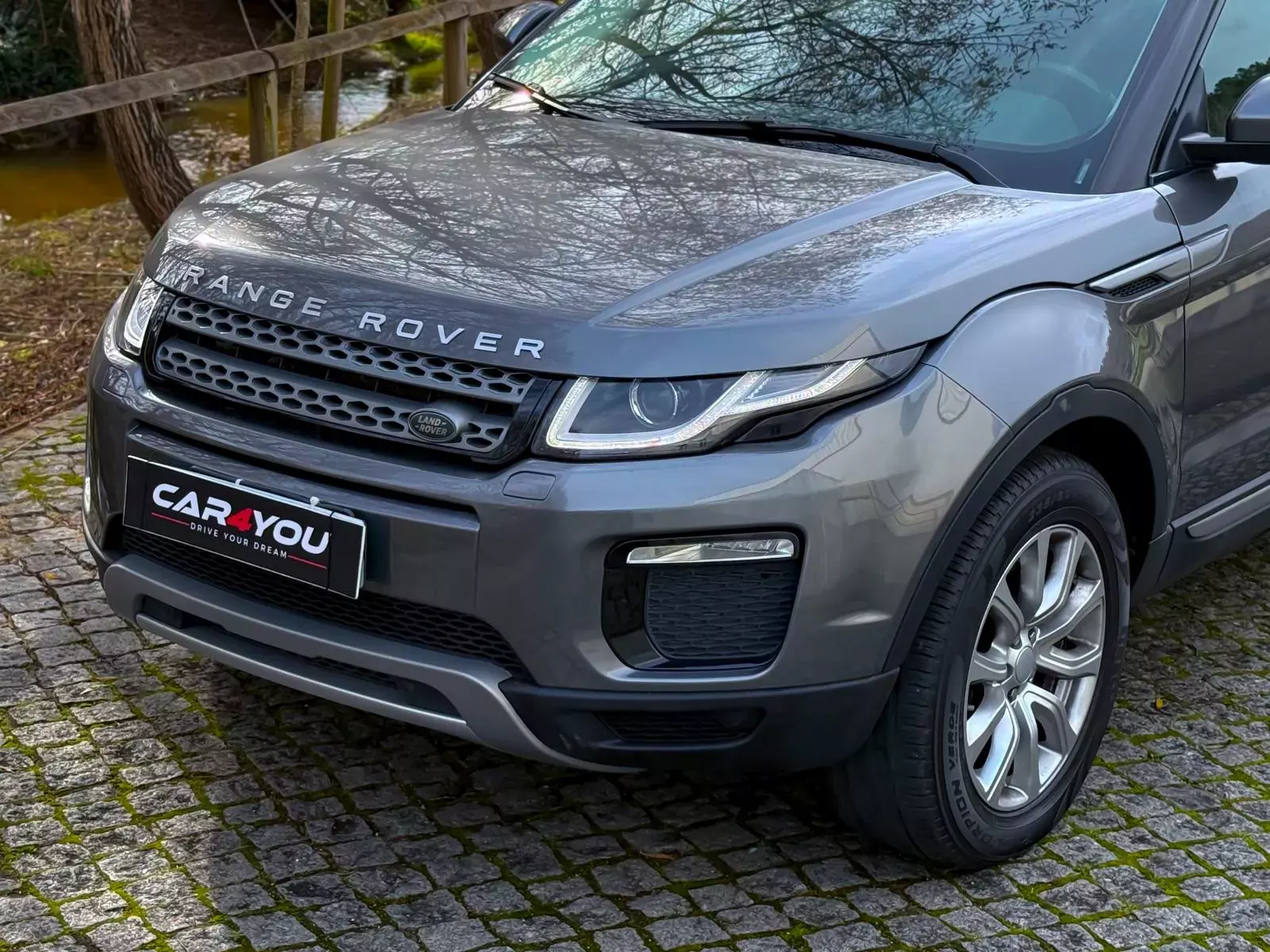 Land Rover Range Rover Evoque 2.0 TD4 SE Dynamic Auto 2