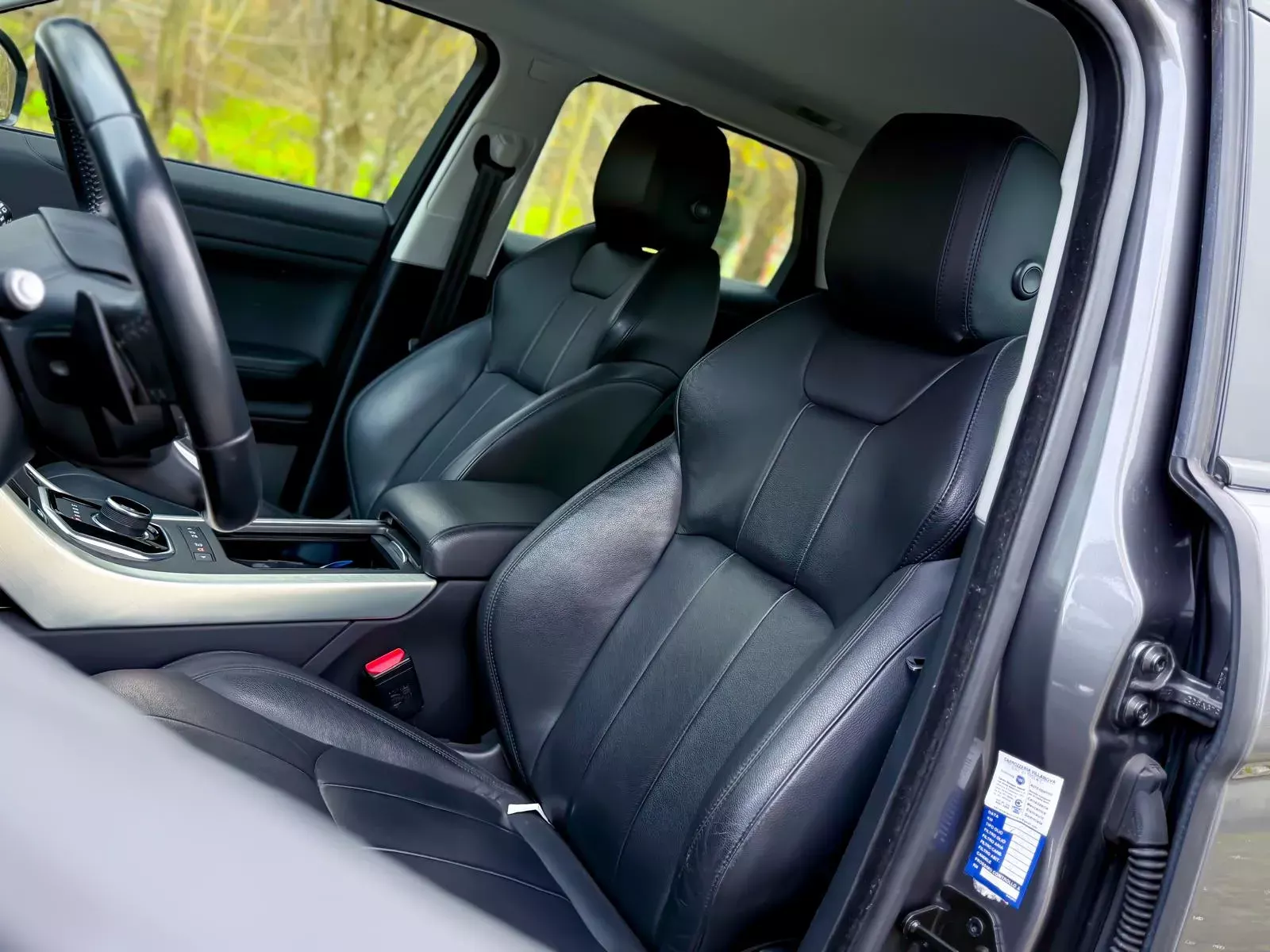 Land Rover Range Rover Evoque 2.0 TD4 SE Dynamic Auto 29