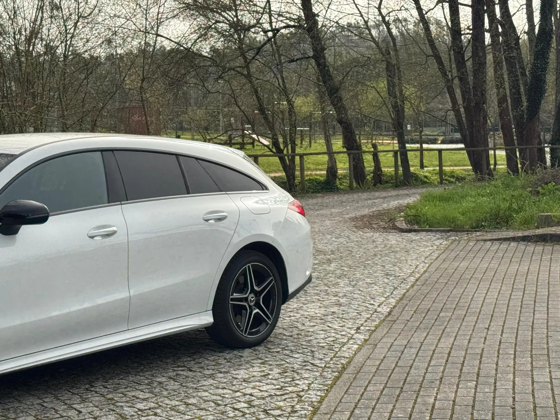 Mercedes-Benz CLA 250 e Shooting Brake AMG Line 3