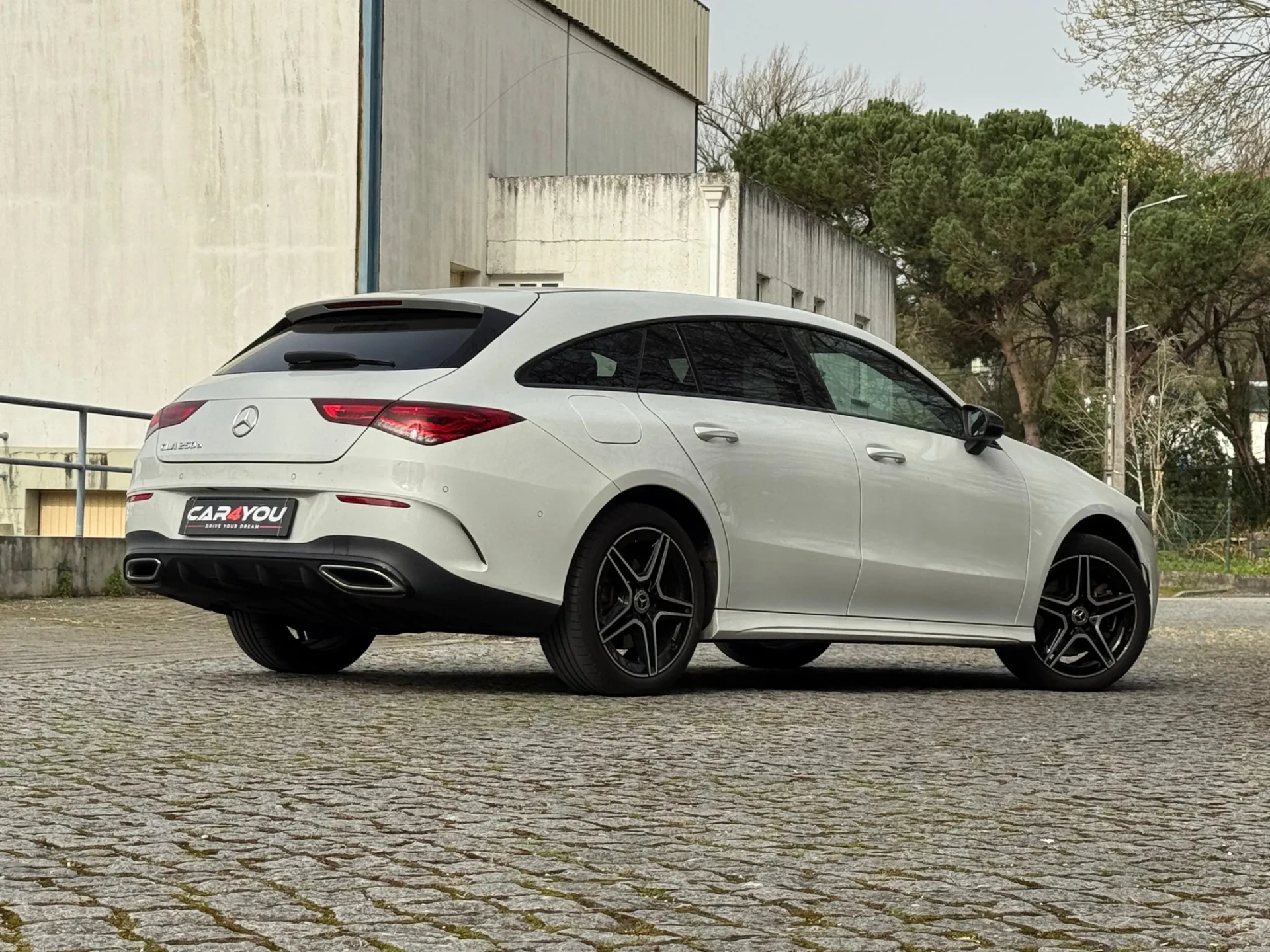Mercedes-Benz CLA 250 e Shooting Brake AMG Line 9