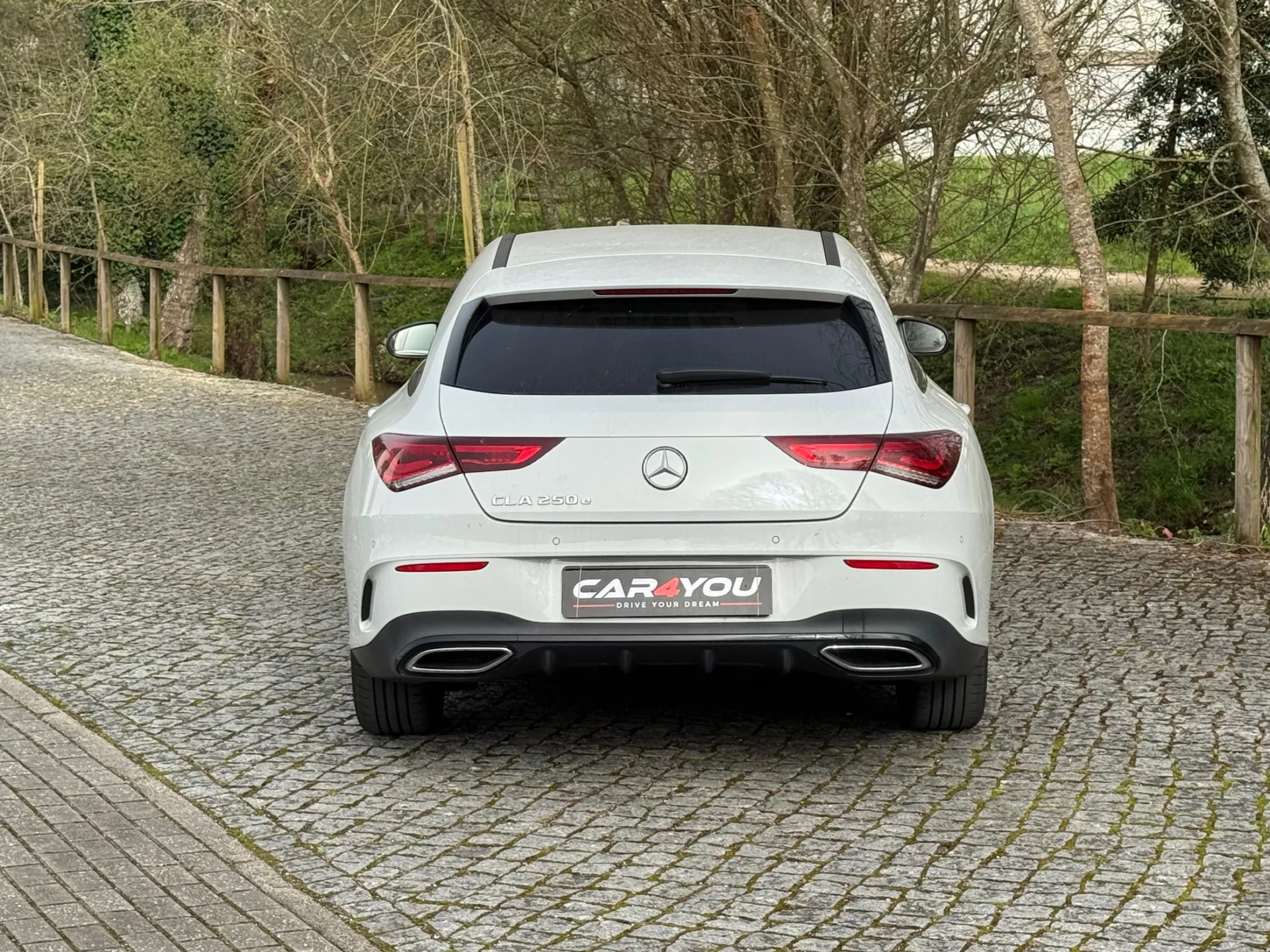 Mercedes-Benz CLA 250 e Shooting Brake AMG Line 10