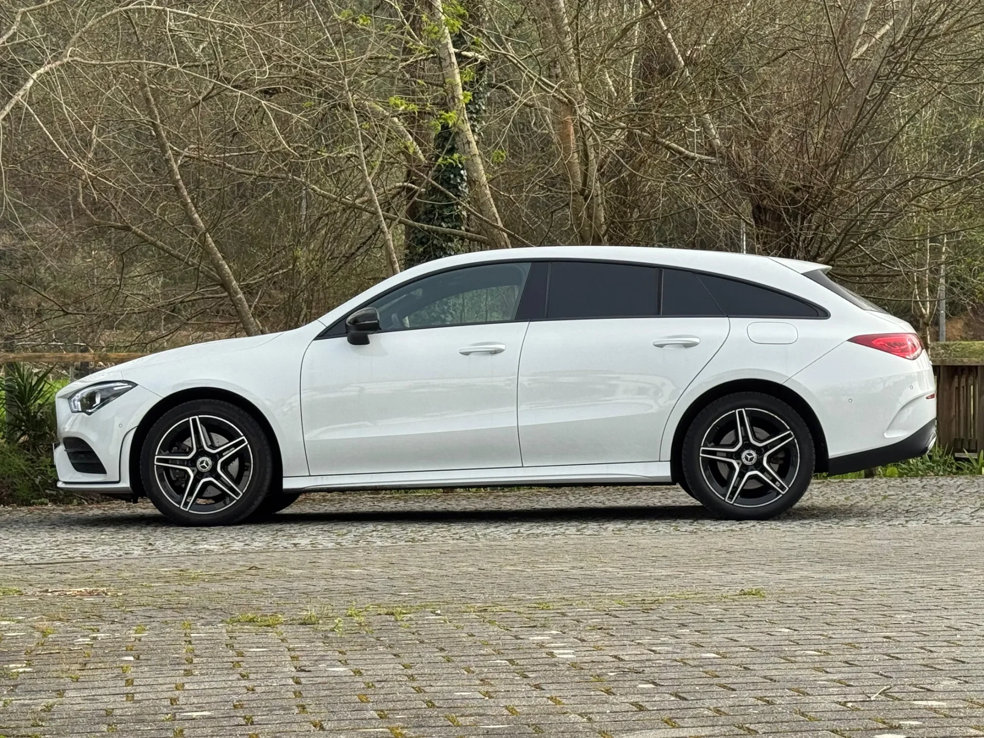 Mercedes-Benz CLA 250 e Shooting Brake AMG Line 12