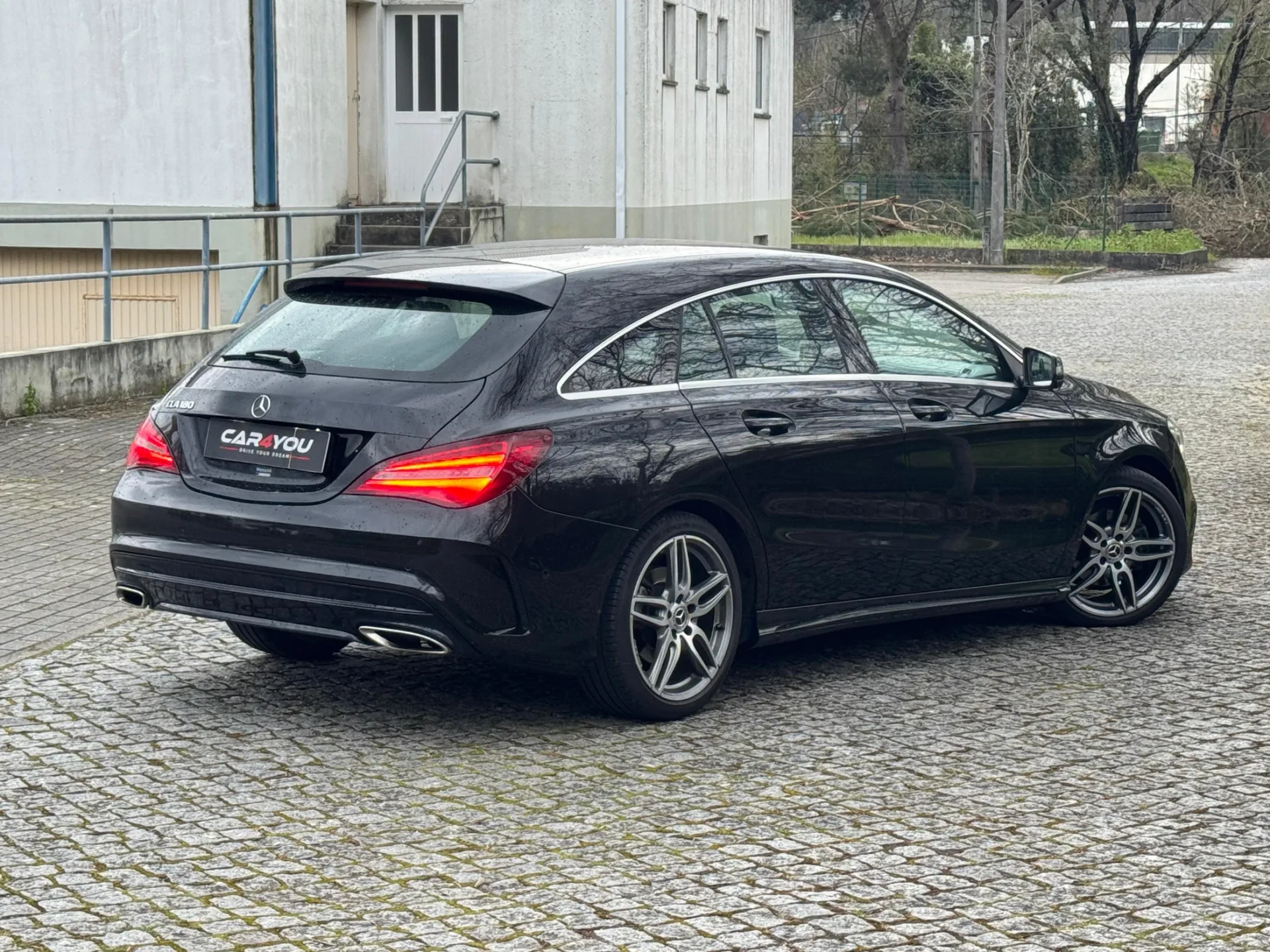 Mercedes-Benz CLA 180 7G-DCT AMG Line 8