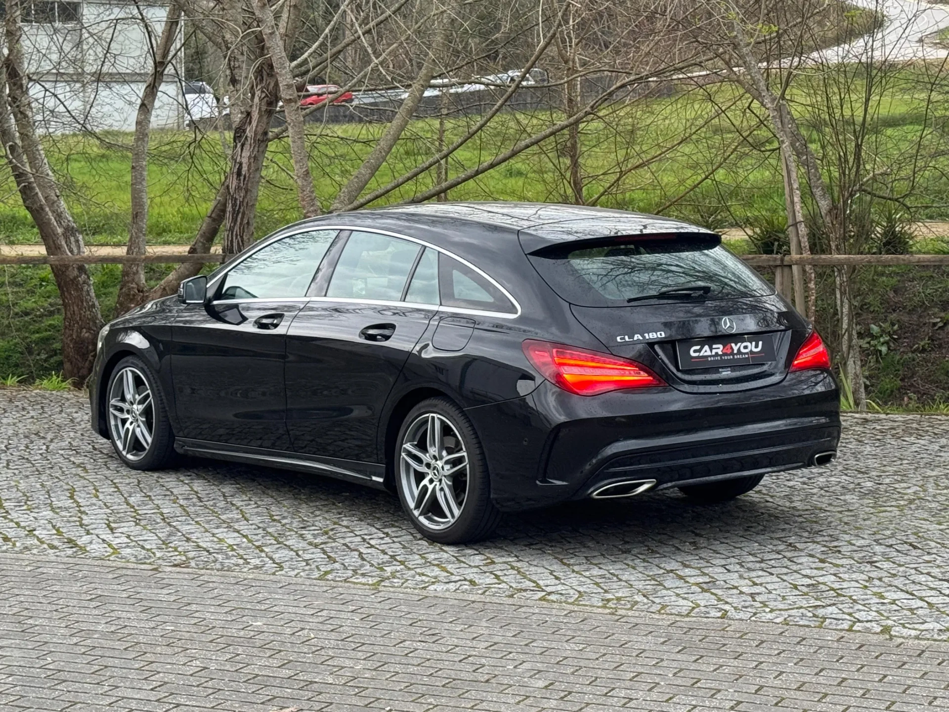 Mercedes-Benz CLA 180 7G-DCT AMG Line 10