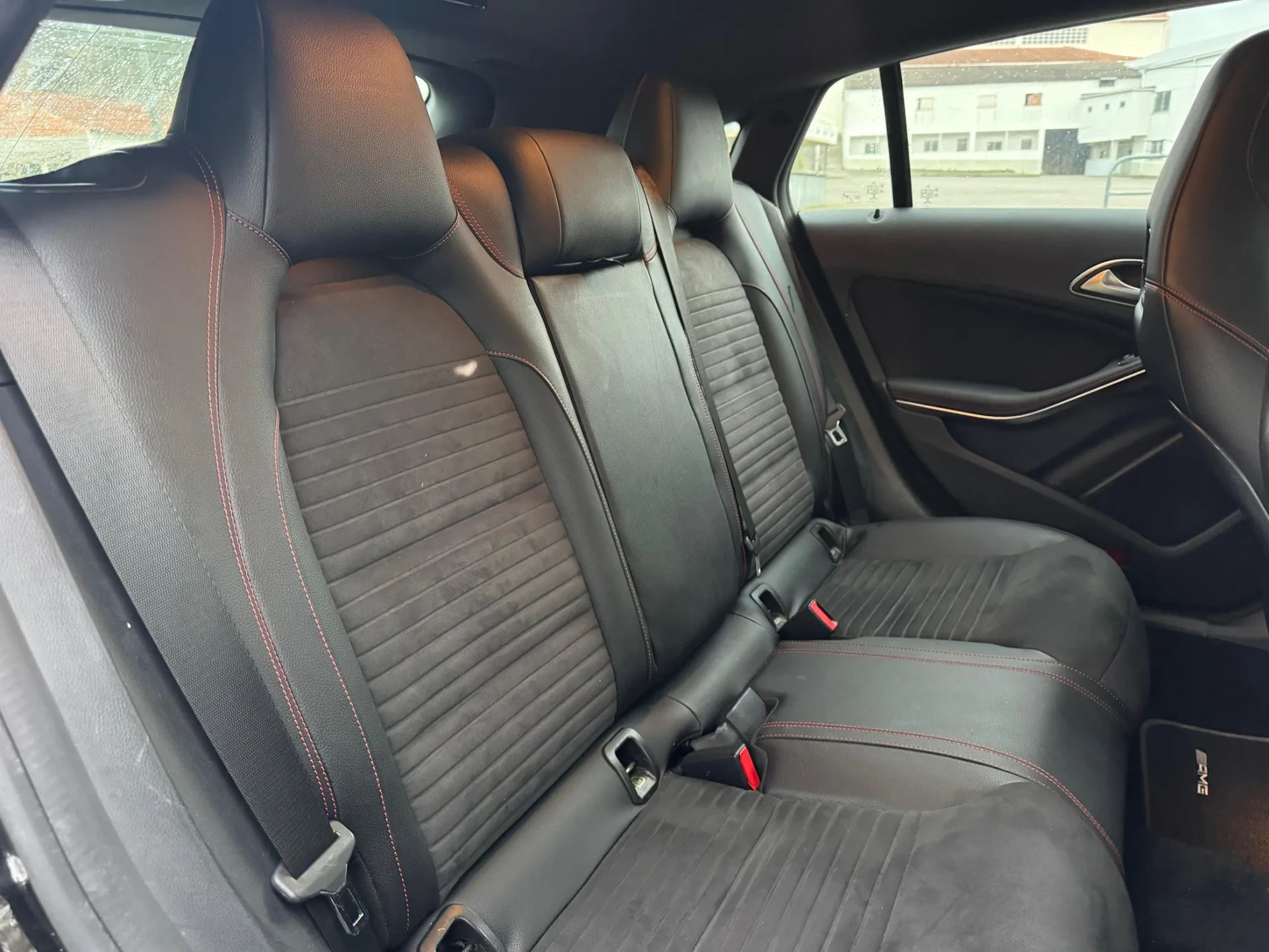 Mercedes-Benz CLA 180 7G-DCT AMG Line 28