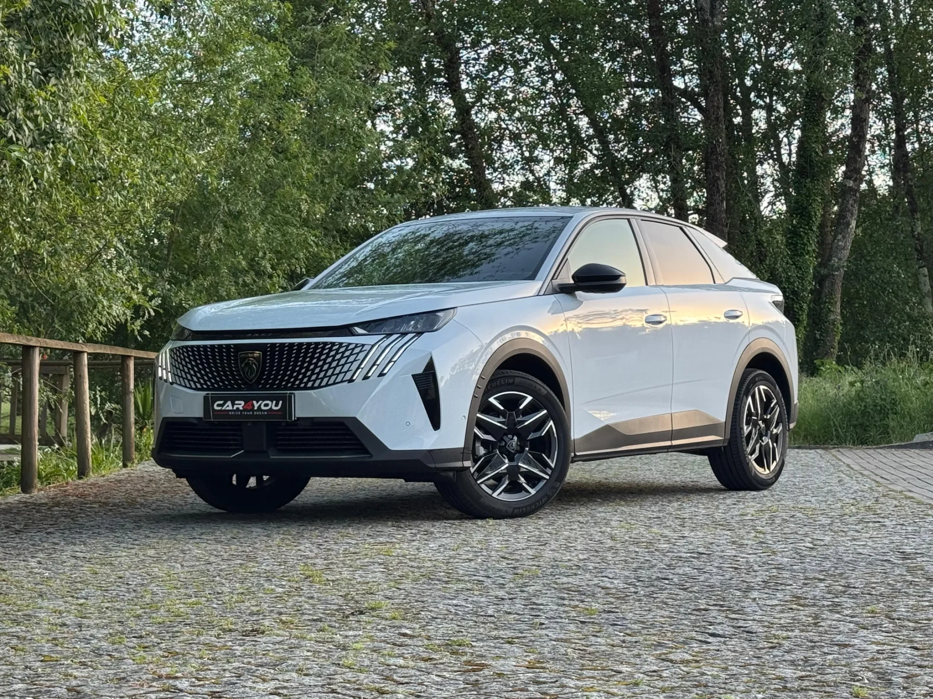 Peugeot 3008 1.2 Hybrid Allure e-DCS6 4