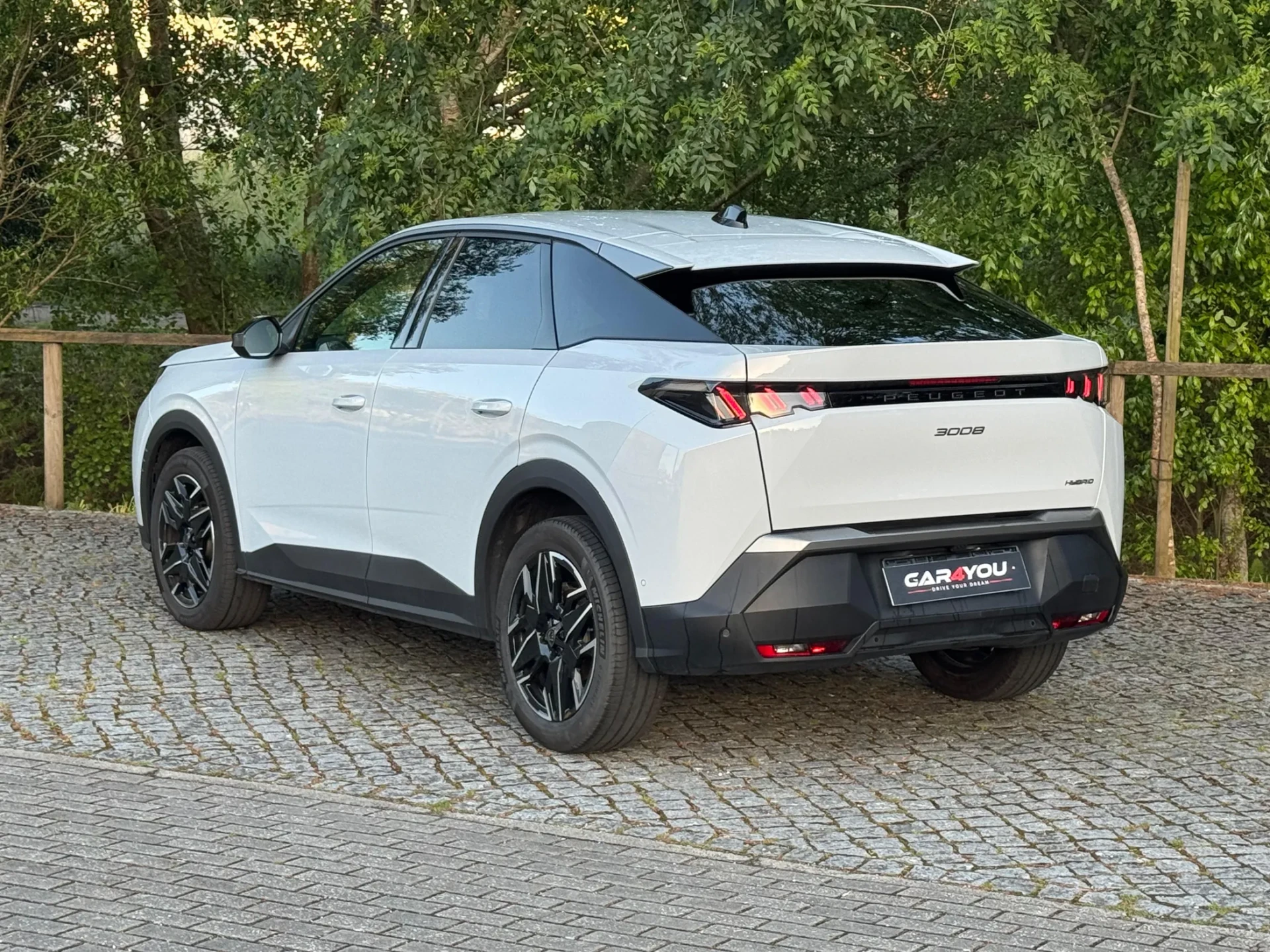 Peugeot 3008 1.2 Hybrid Allure e-DCS6 6