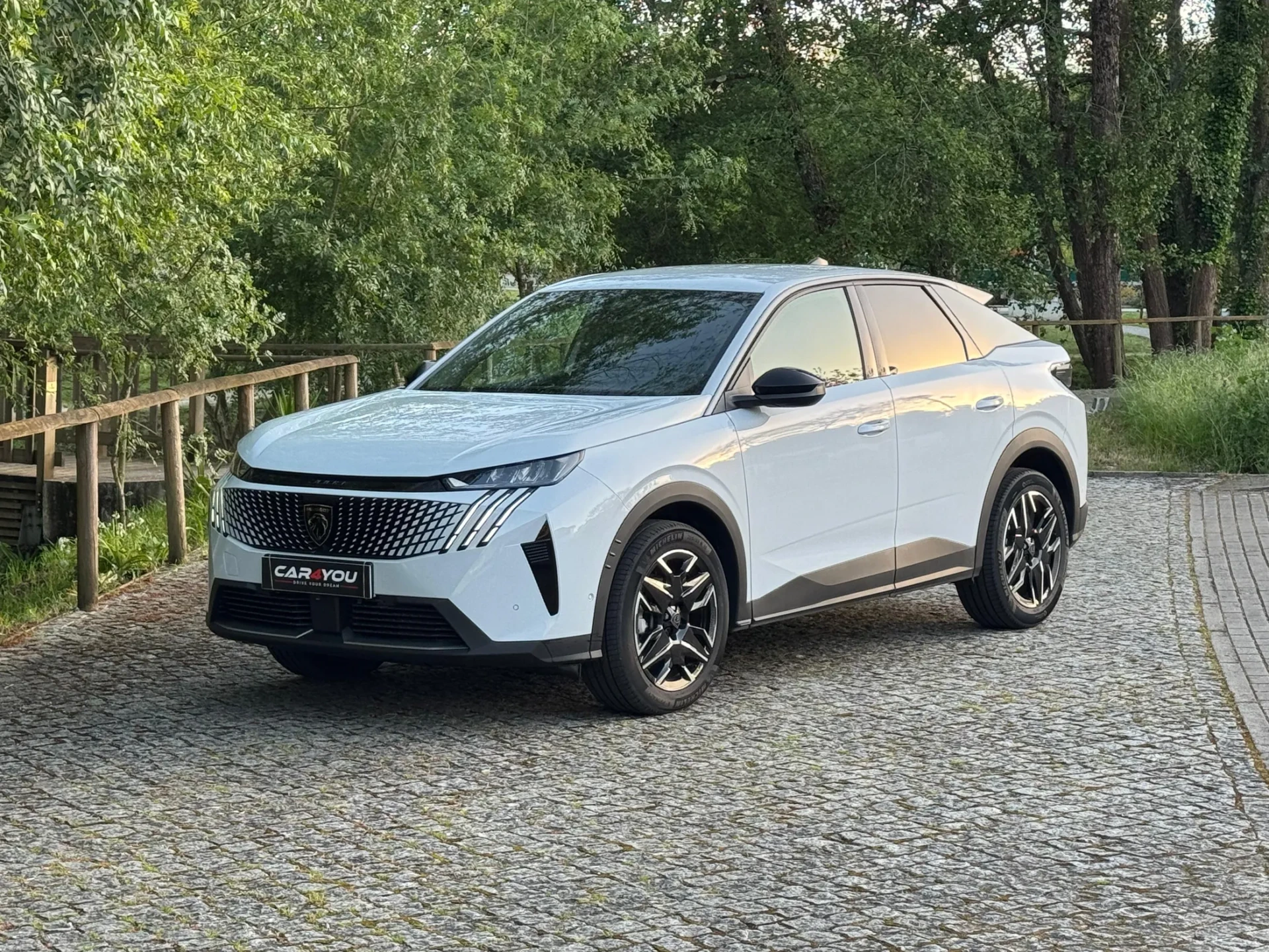 Peugeot 3008 1.2 Hybrid Allure e-DCS6 9