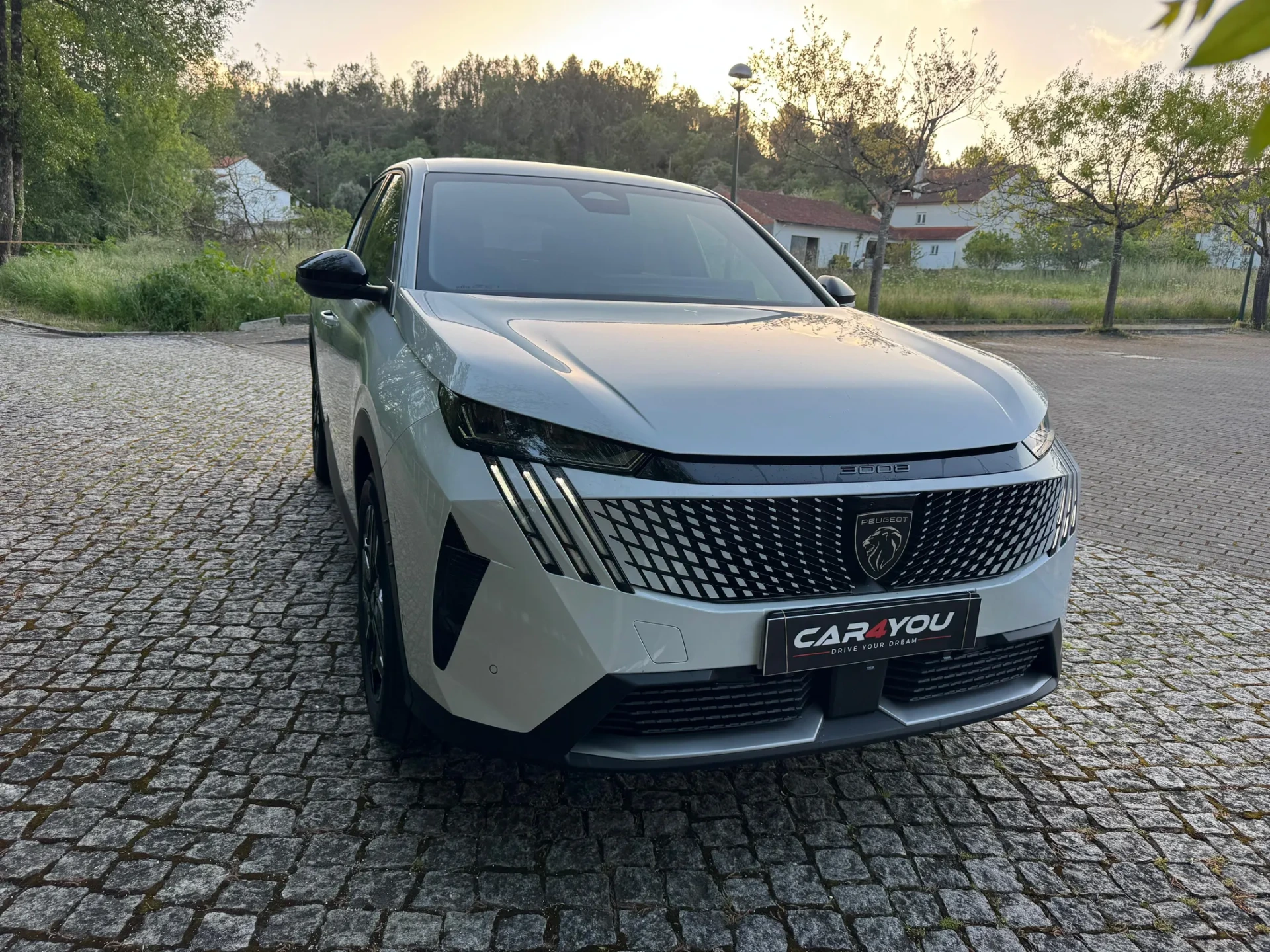 Peugeot 3008 1.2 Hybrid Allure e-DCS6 12