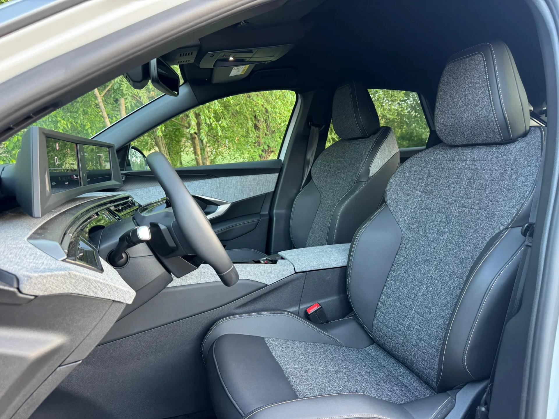 Peugeot 3008 1.2 Hybrid Allure e-DCS6 24