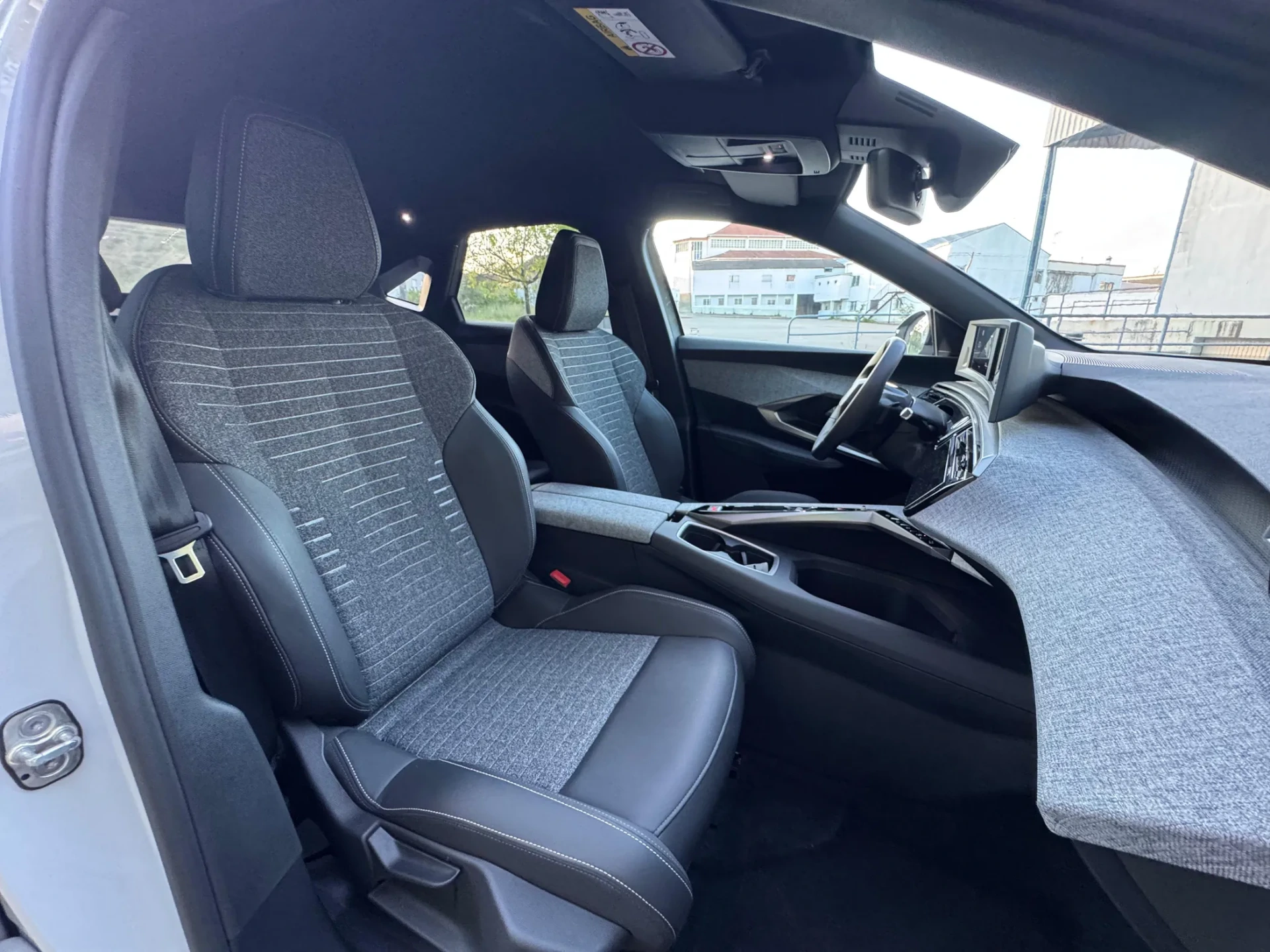 Peugeot 3008 1.2 Hybrid Allure e-DCS6 27