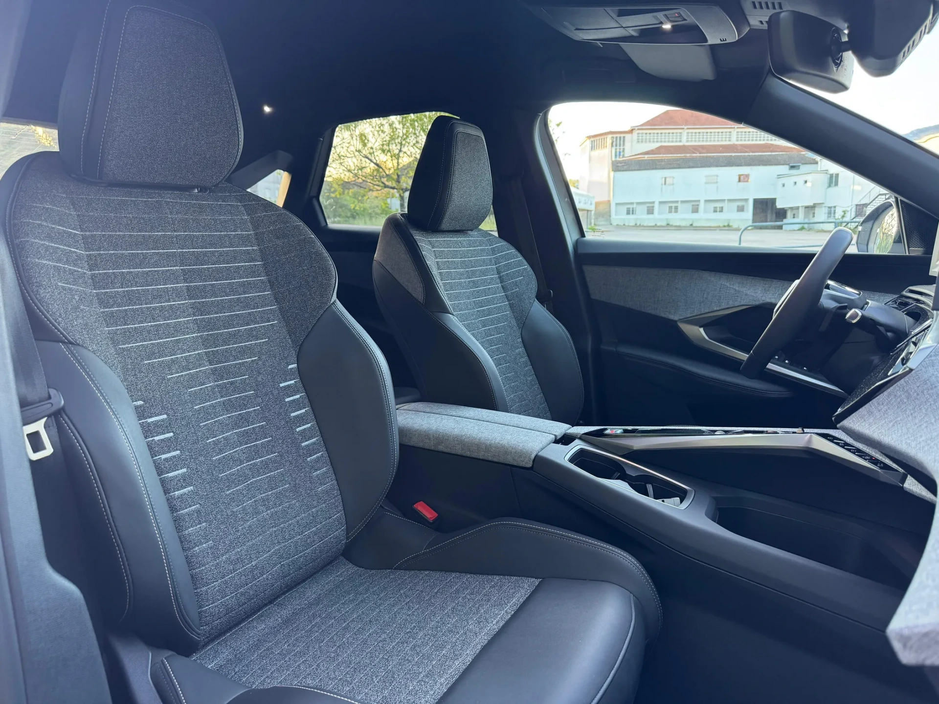 Peugeot 3008 1.2 Hybrid Allure e-DCS6 28