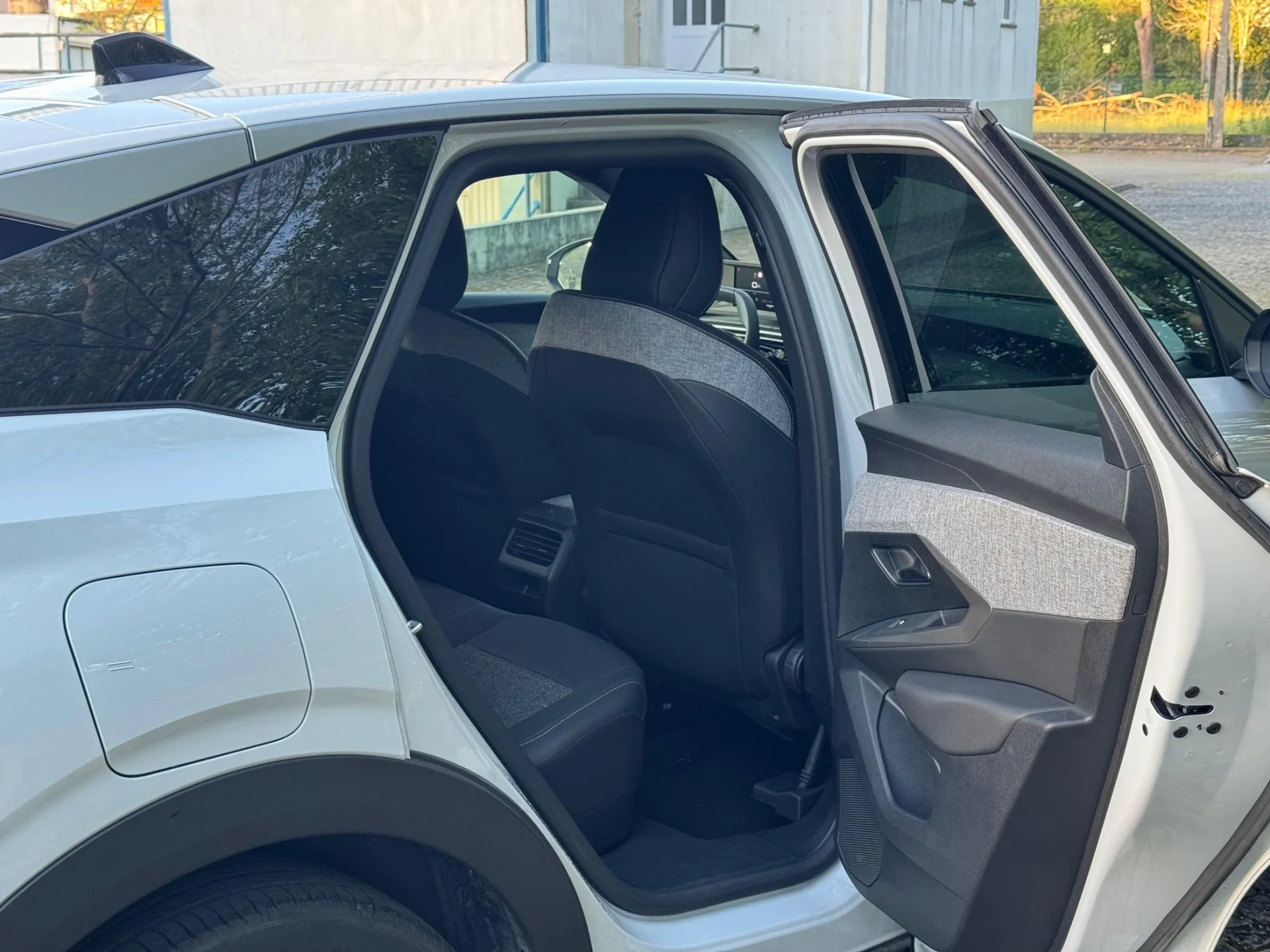 Peugeot 3008 1.2 Hybrid Allure e-DCS6 31
