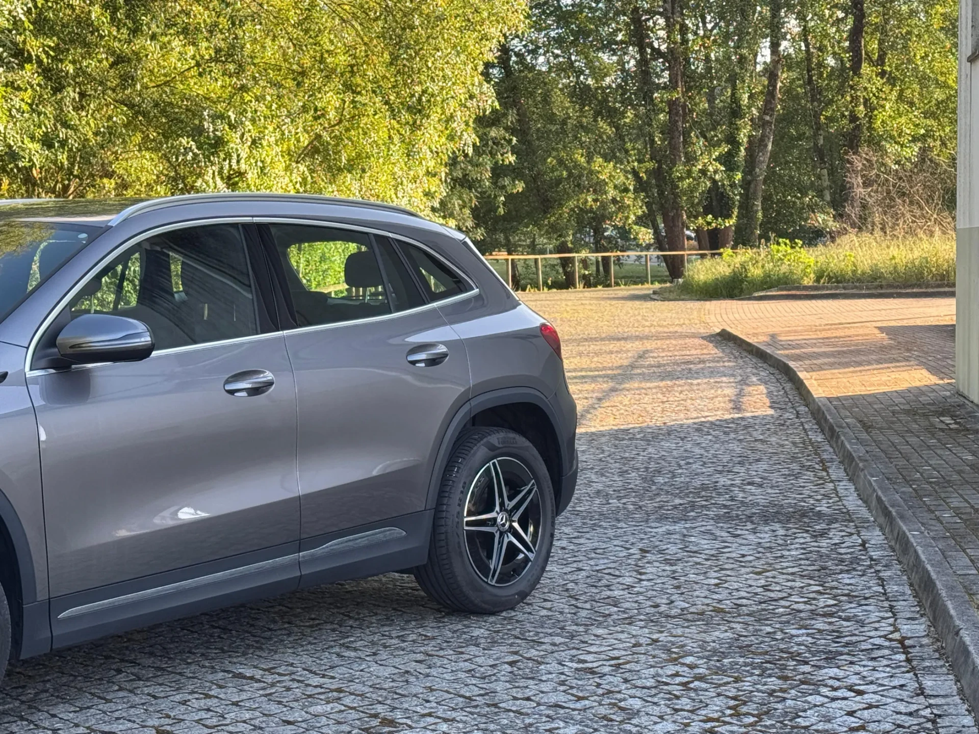 Mercedes-Benz EQA 250 AMG Line 3
