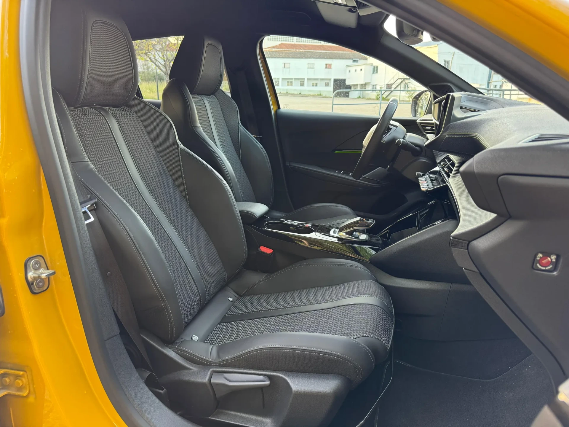 Peugeot e-208 50 kWh GT Line 38