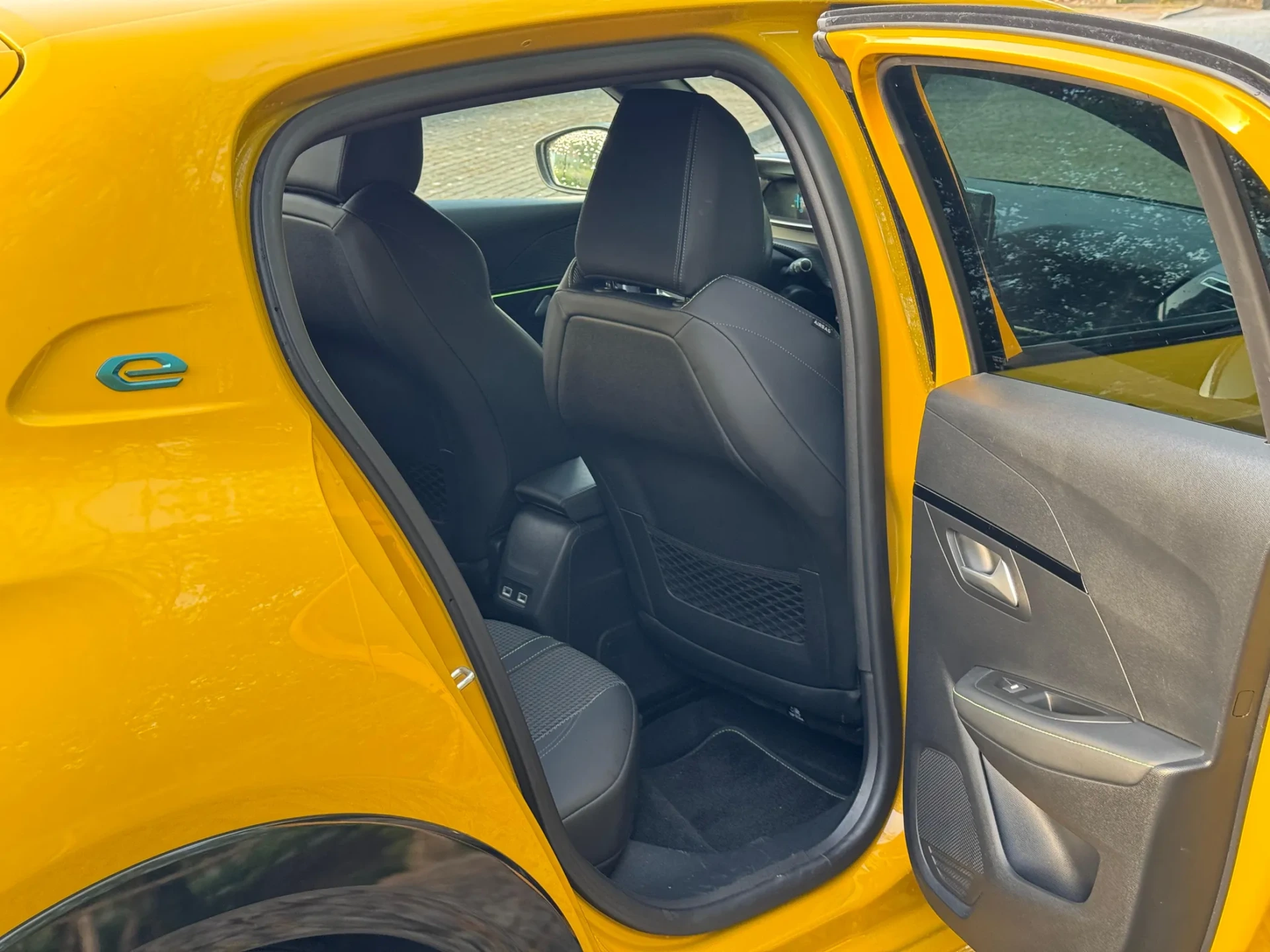Peugeot e-208 50 kWh GT Line 42