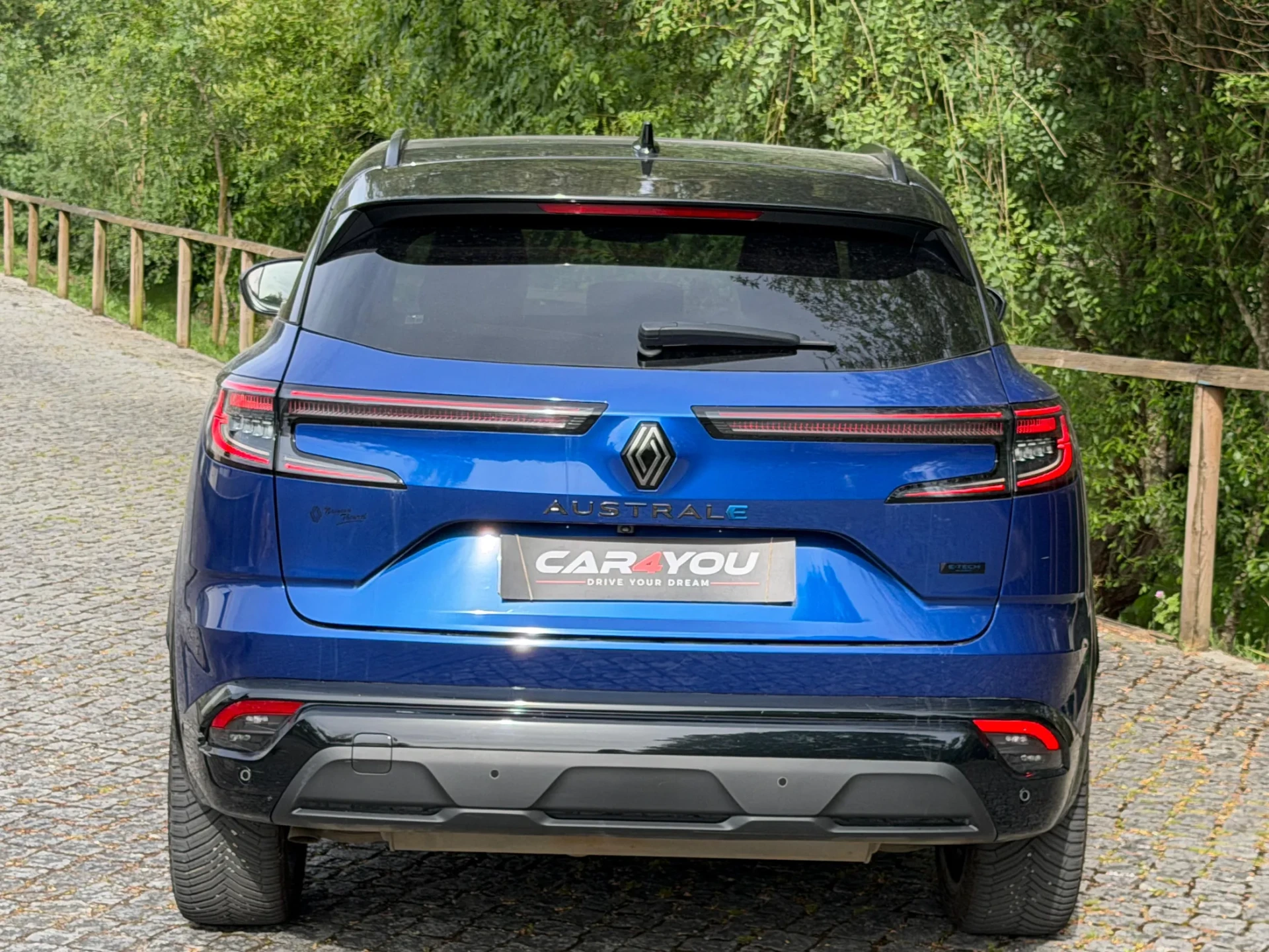 Renault Austral 1.2 Full Hybrid E-Tech Esprit Alpine 12