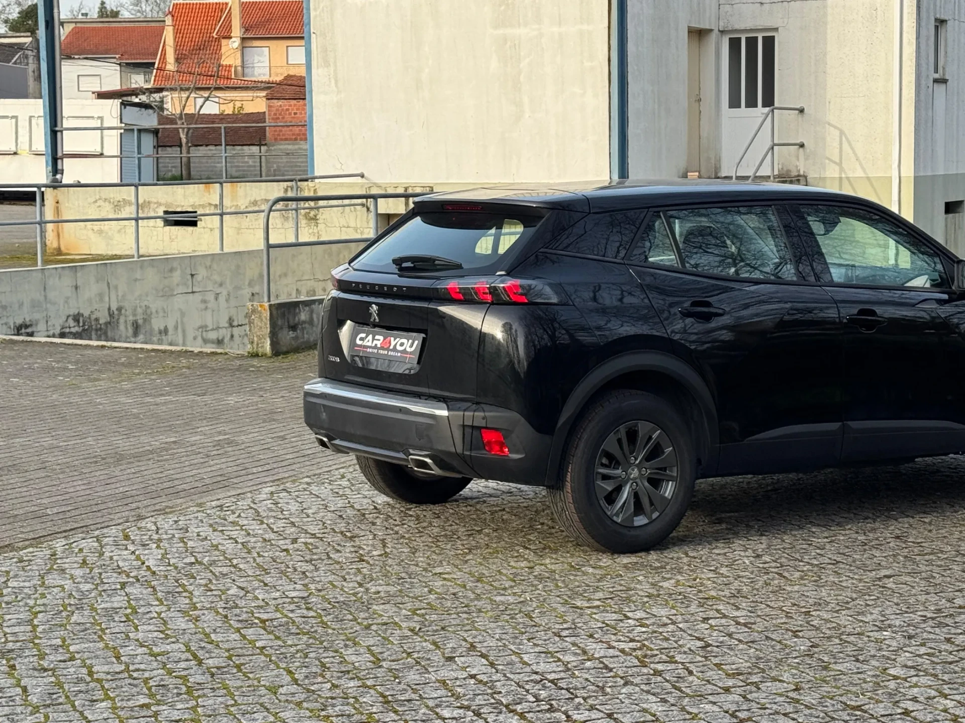 Peugeot 2008 1.2 PureTech Allure Pack EAT8 4