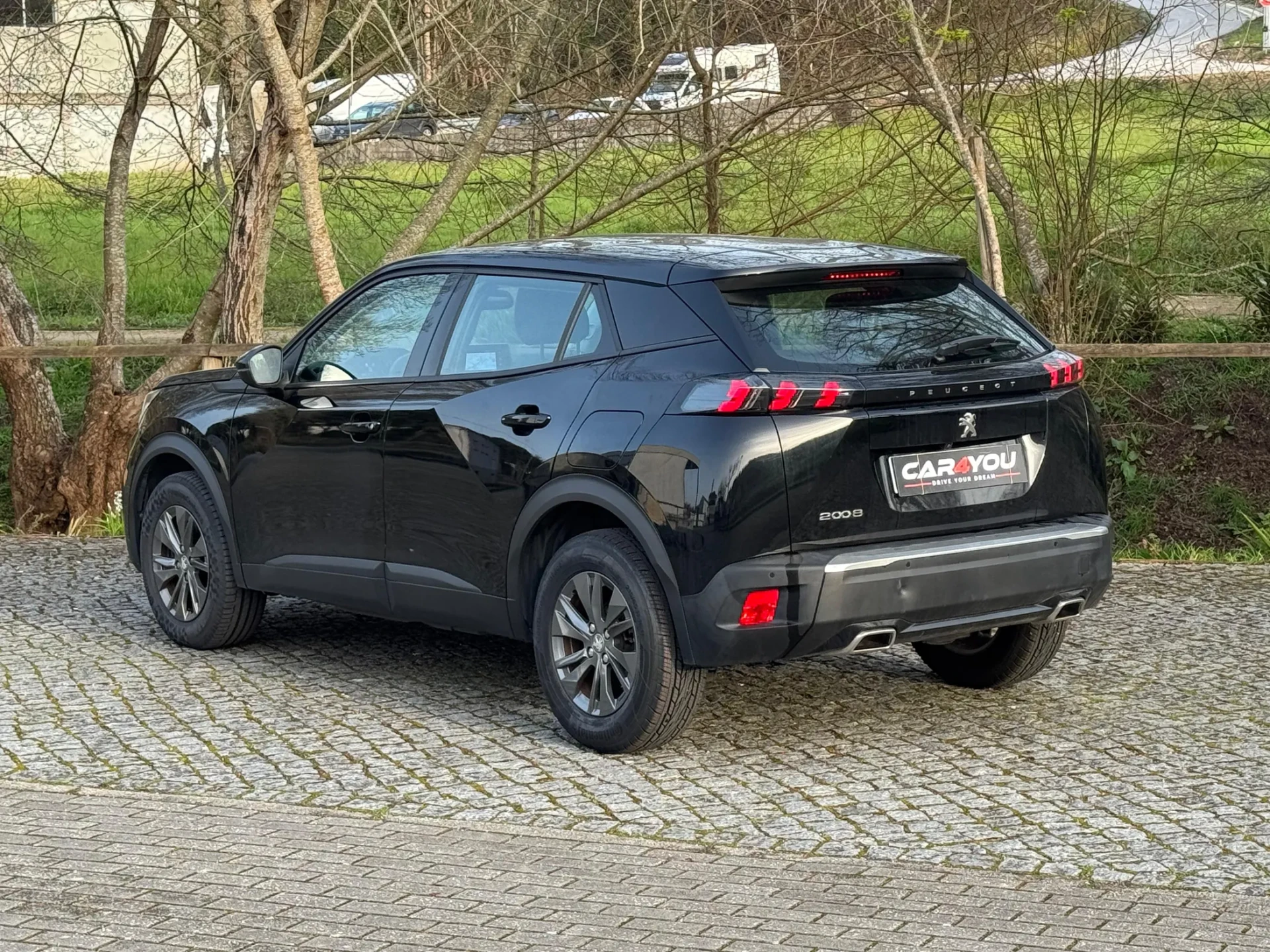 Peugeot 2008 1.2 PureTech Allure Pack EAT8 14