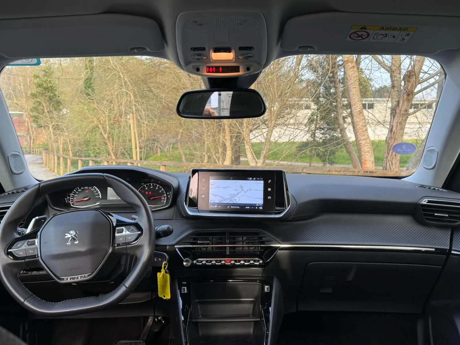 Peugeot 2008 1.2 PureTech Allure Pack EAT8 19