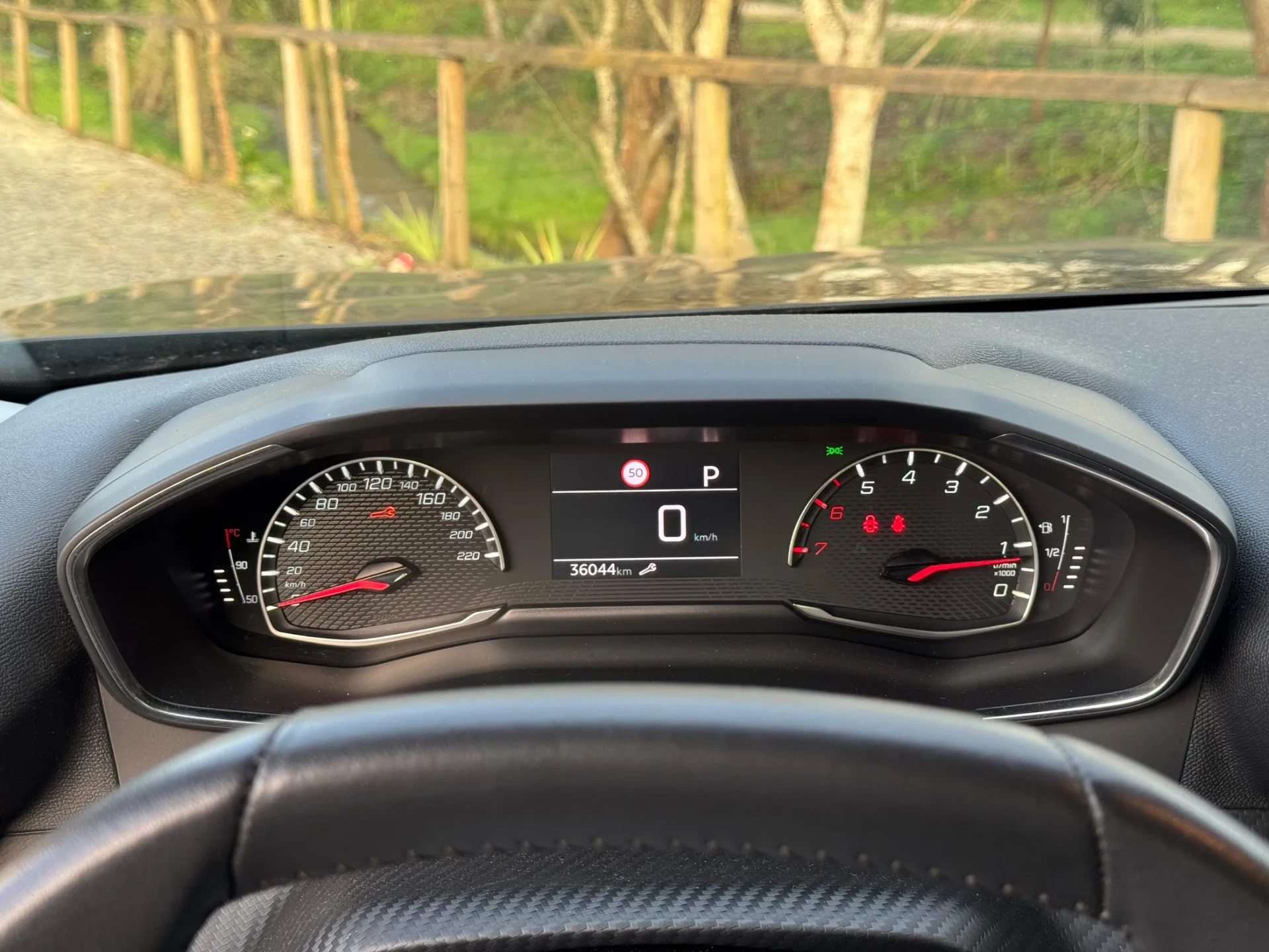 Peugeot 2008 1.2 PureTech Allure Pack EAT8 23