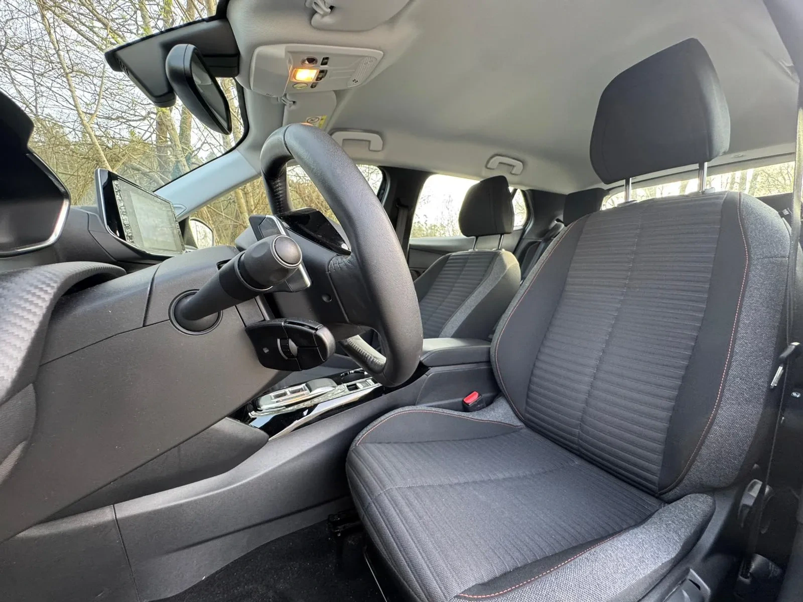 Peugeot 2008 1.2 PureTech Allure Pack EAT8 27