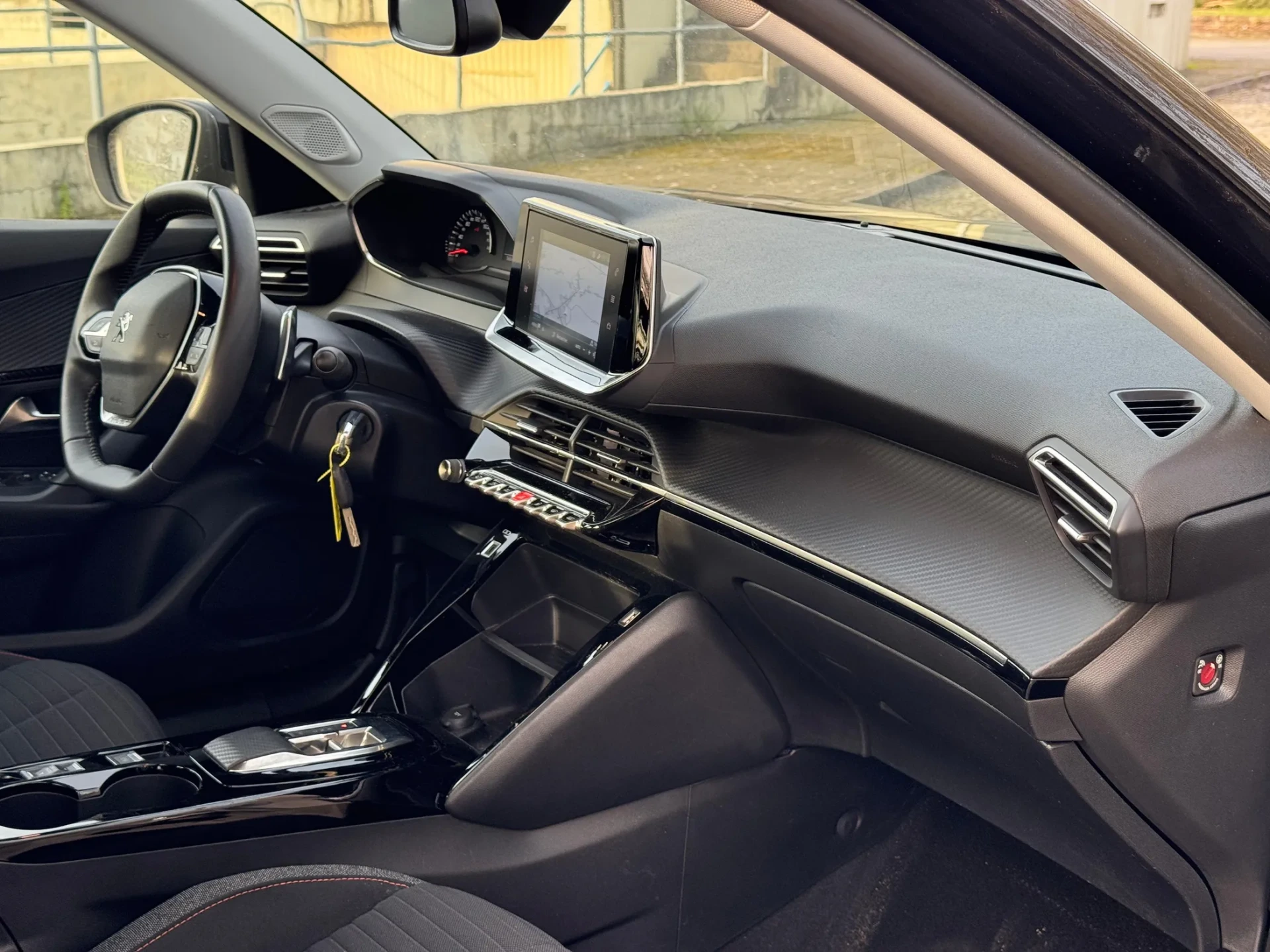 Peugeot 2008 1.2 PureTech Allure Pack EAT8 28
