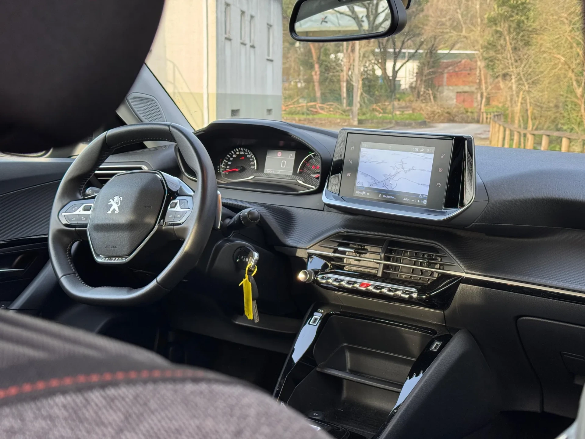 Peugeot 2008 1.2 PureTech Allure Pack EAT8 29