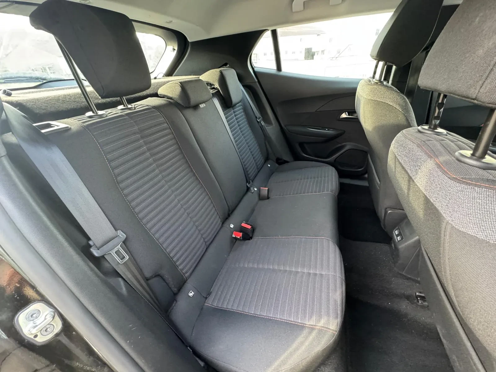 Peugeot 2008 1.2 PureTech Allure Pack EAT8 33