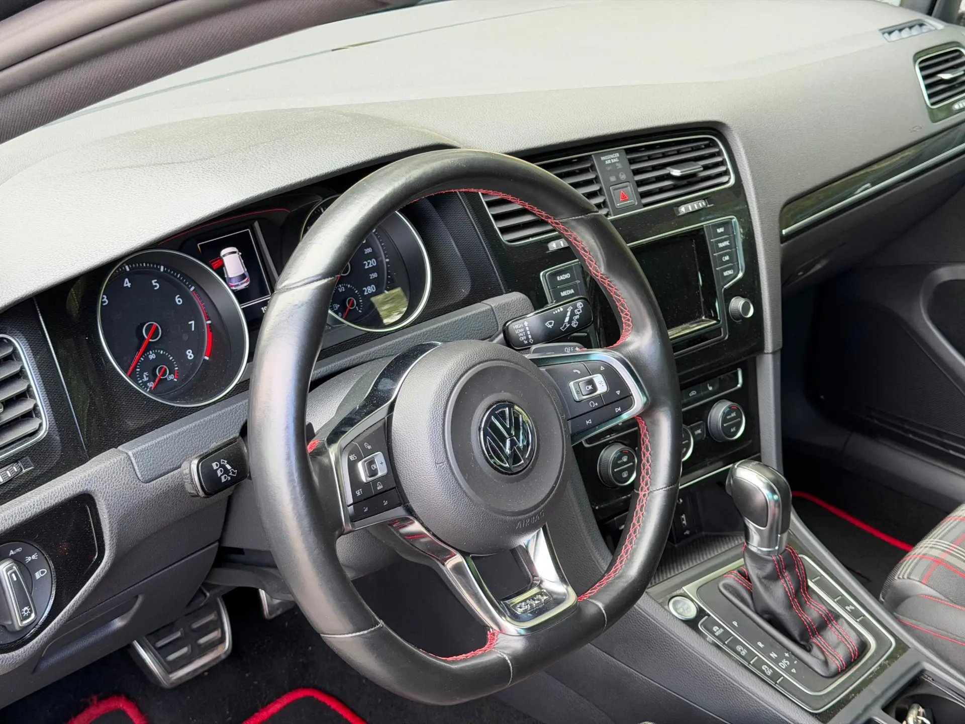 Volkswagen Golf 2.0 TSi R DSG 30