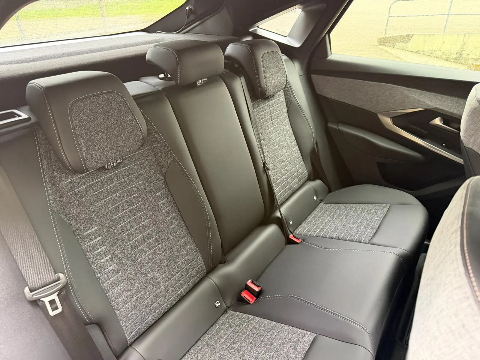 Peugeot E-3008 73 kWh Allure 39