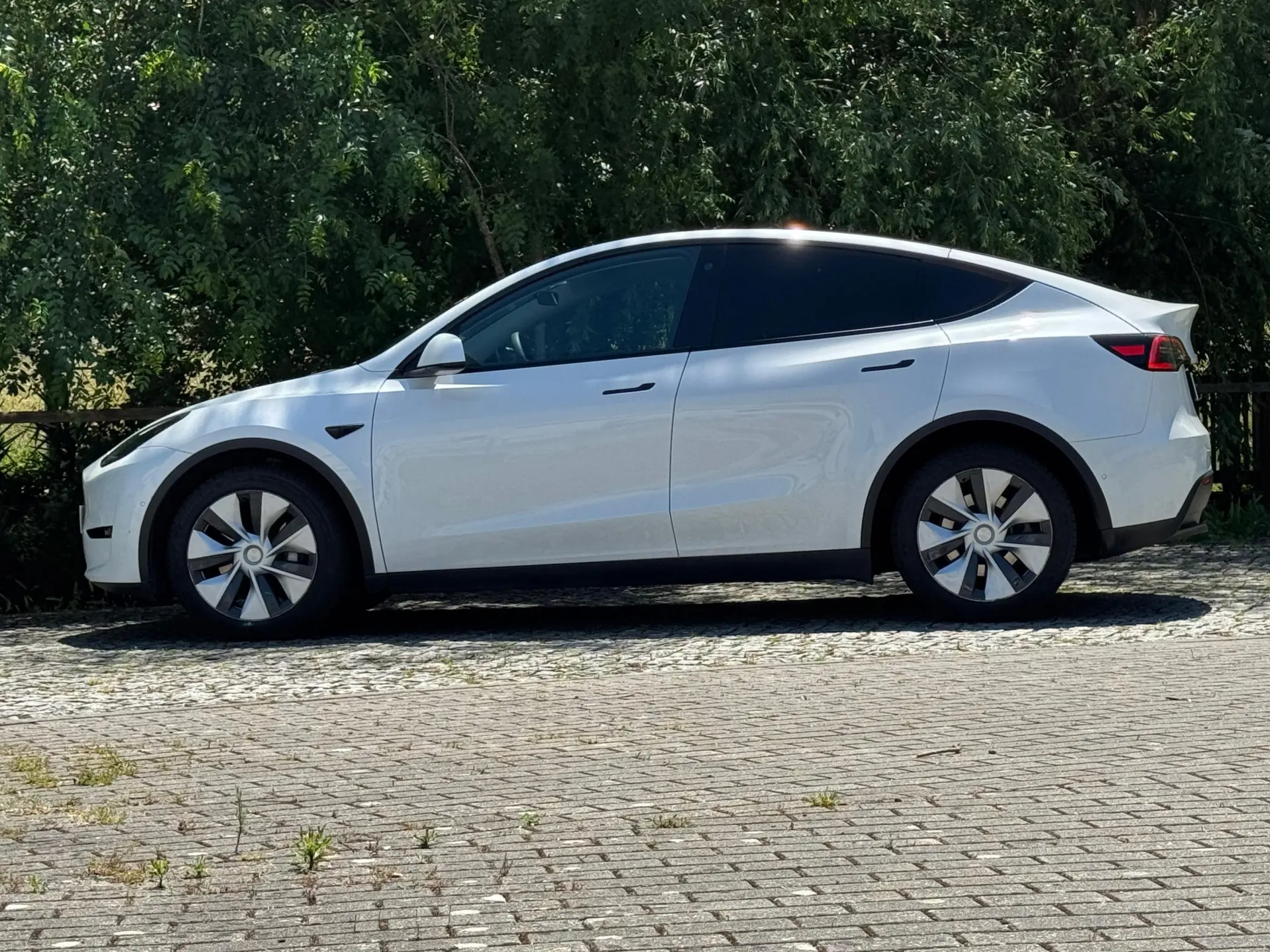 Tesla Model Y Long Range Dual Motor AWD 9