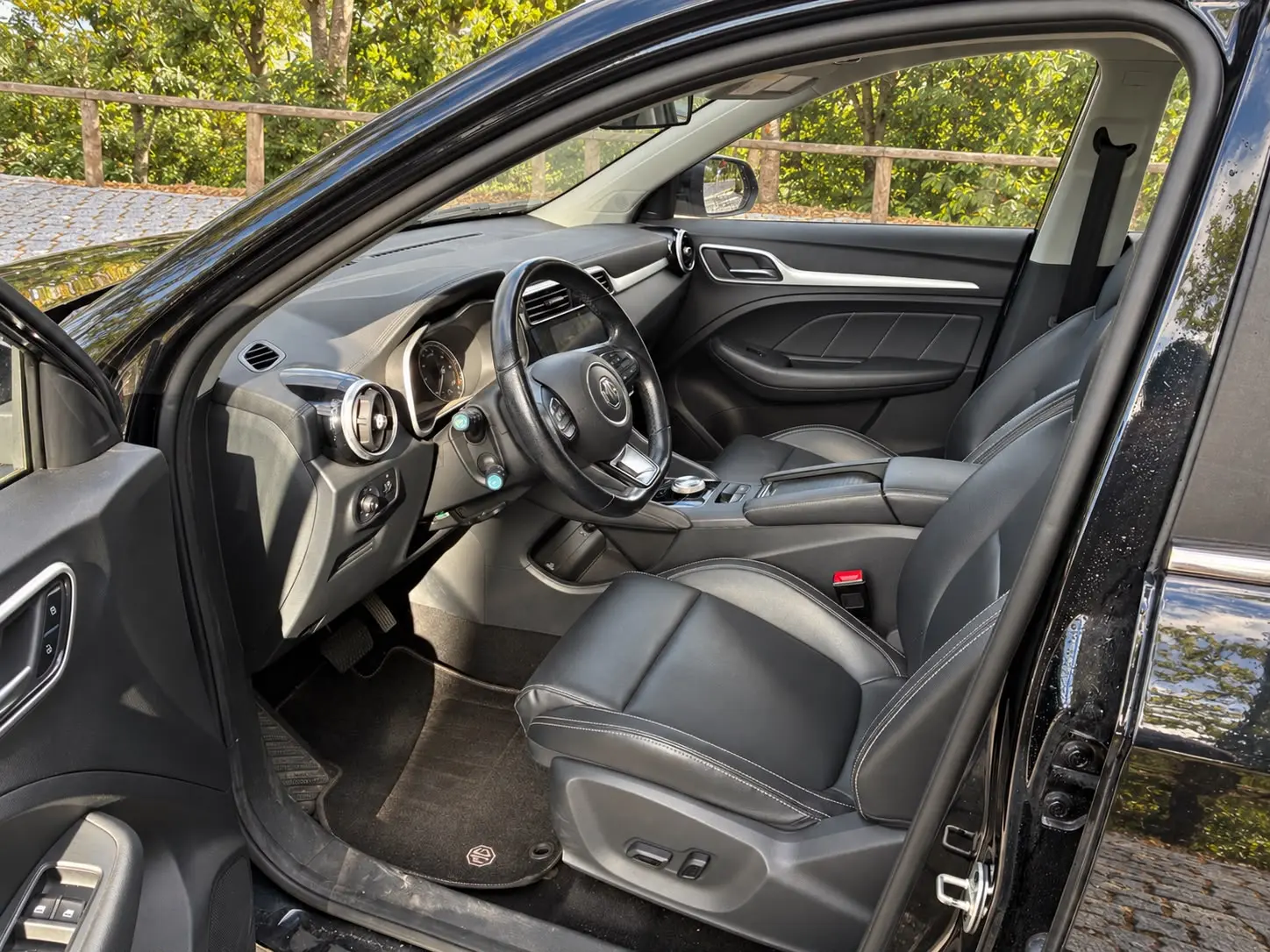 MG ZS EV 44.5 kWh Luxury 8