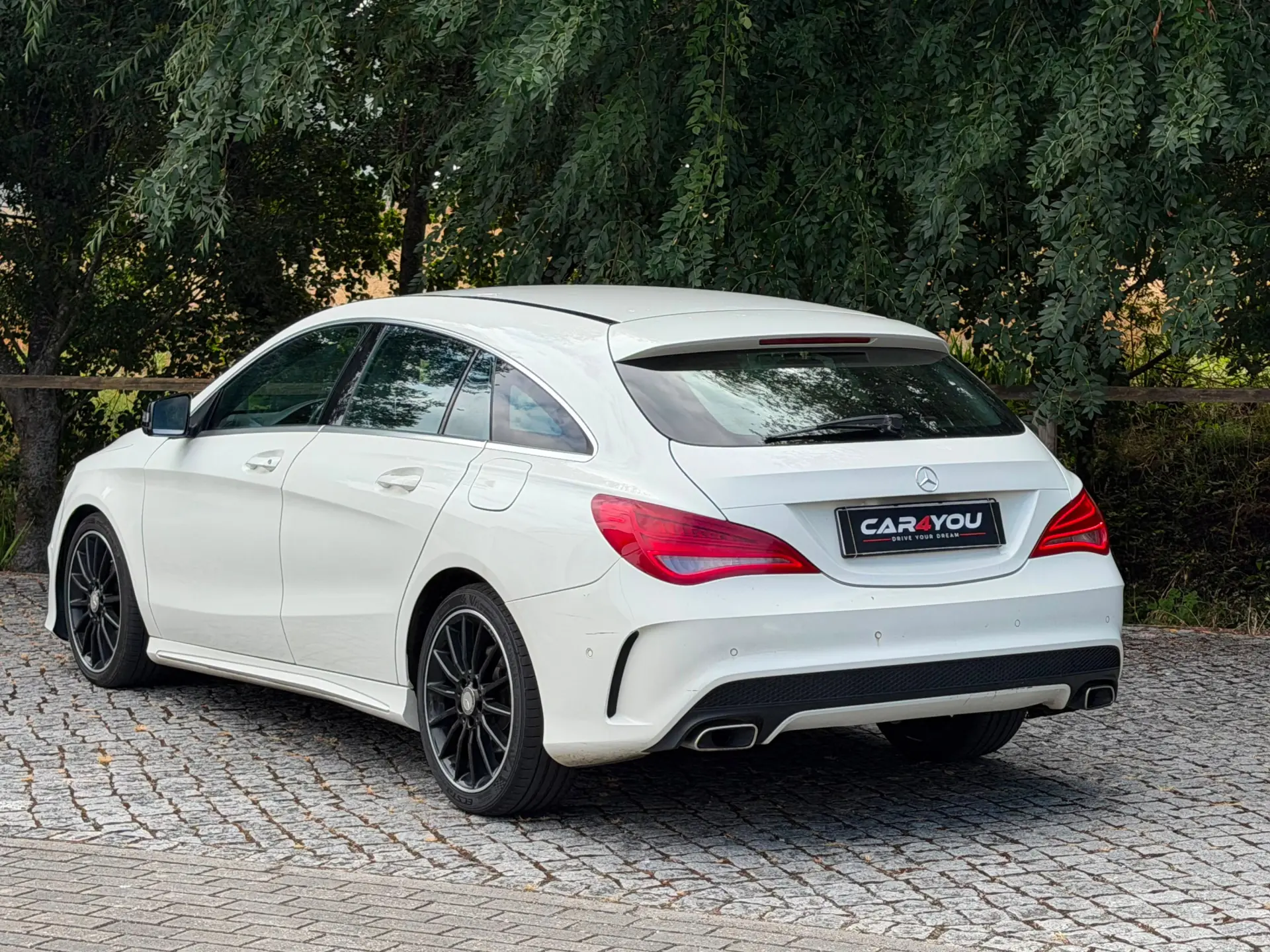 Mercedes-Benz CLA 220 d Shooting Brake AMG Line Aut. 10