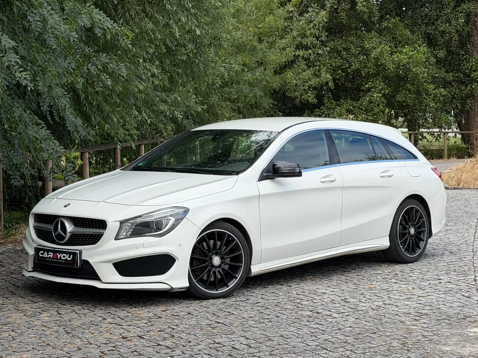 Mercedes-Benz CLA 220 d Shooting Brake AMG Line Aut. 1