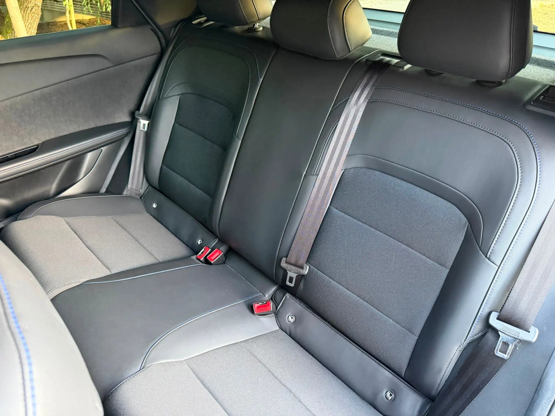 MG MG4 77 kWh Extended Range Luxury 34
