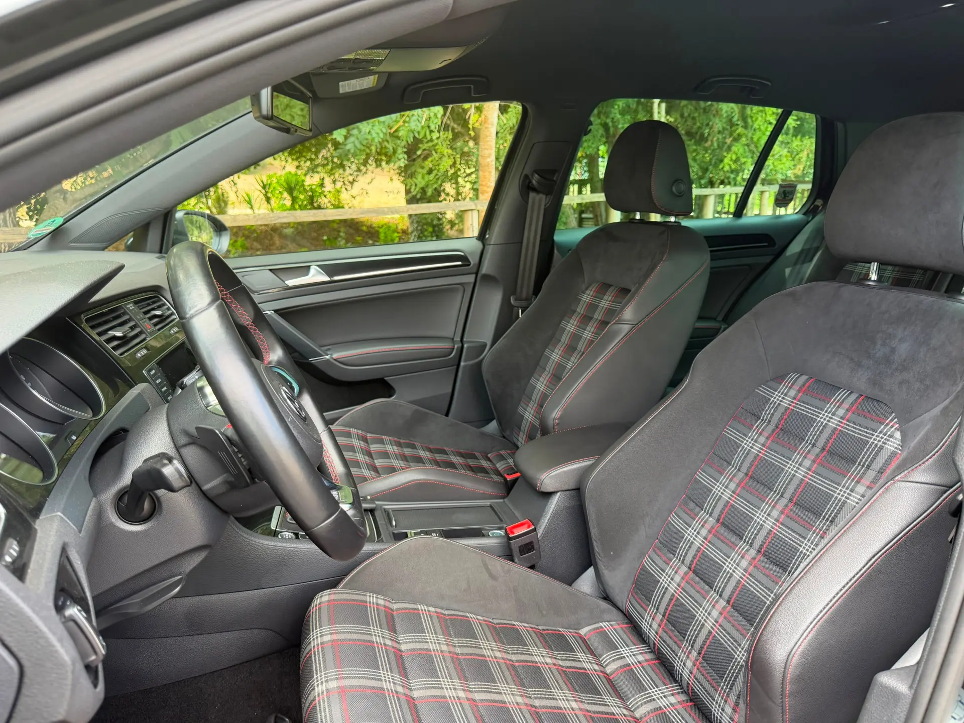 Volkswagen Golf 2.0 TSi R DSG 34
