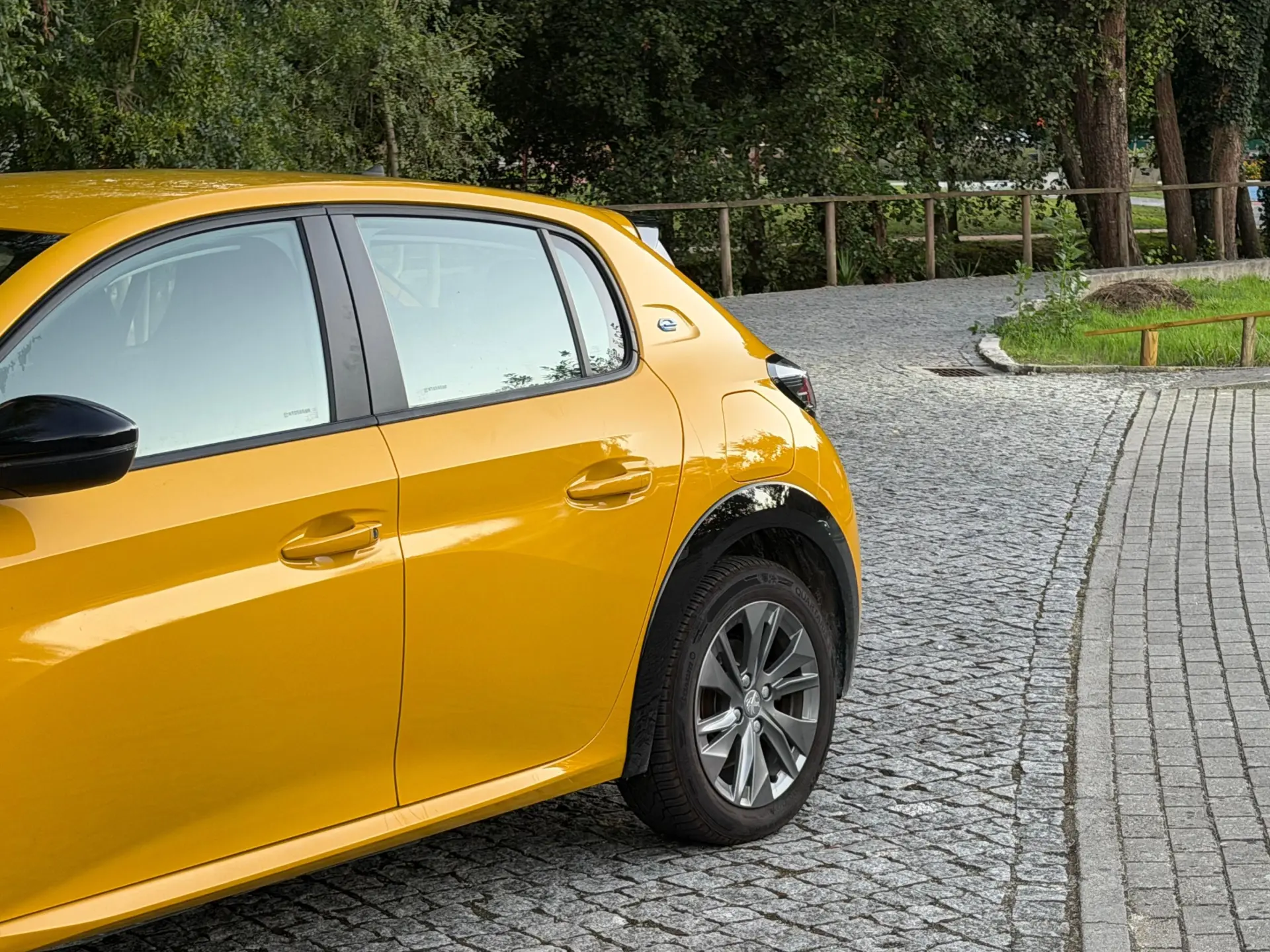 Peugeot e-208 Active 3