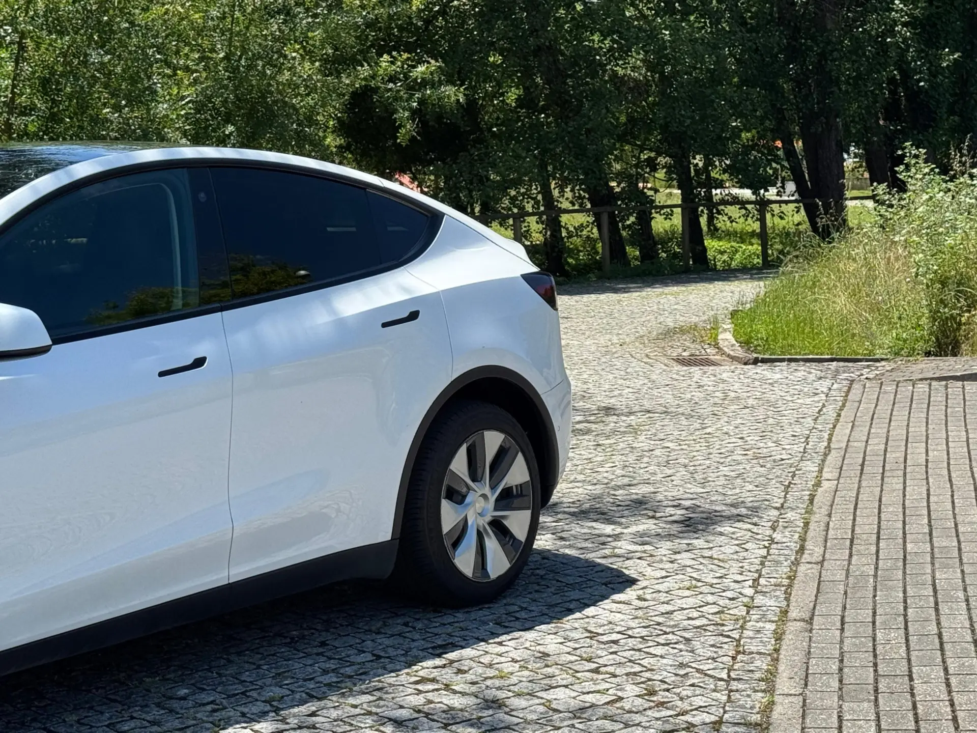 Tesla Model Y Long Range Dual Motor AWD 3