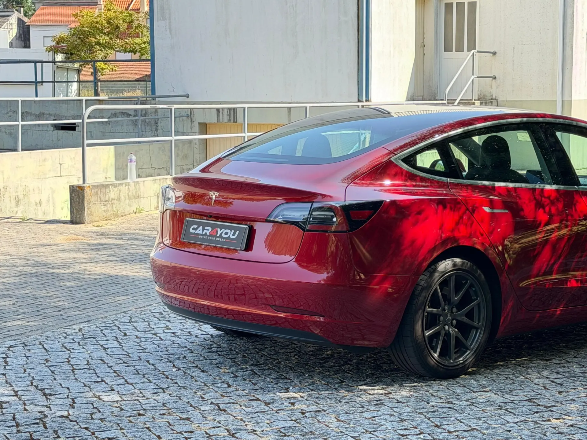 Tesla Model 3 Standard Range Plus RWD 2