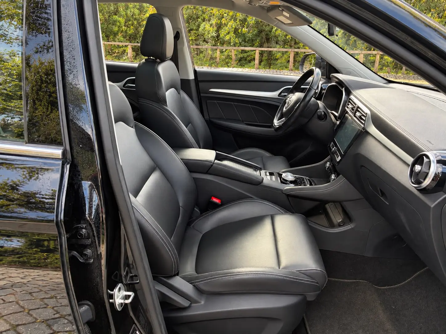 MG ZS EV 44.5 kWh Luxury 11