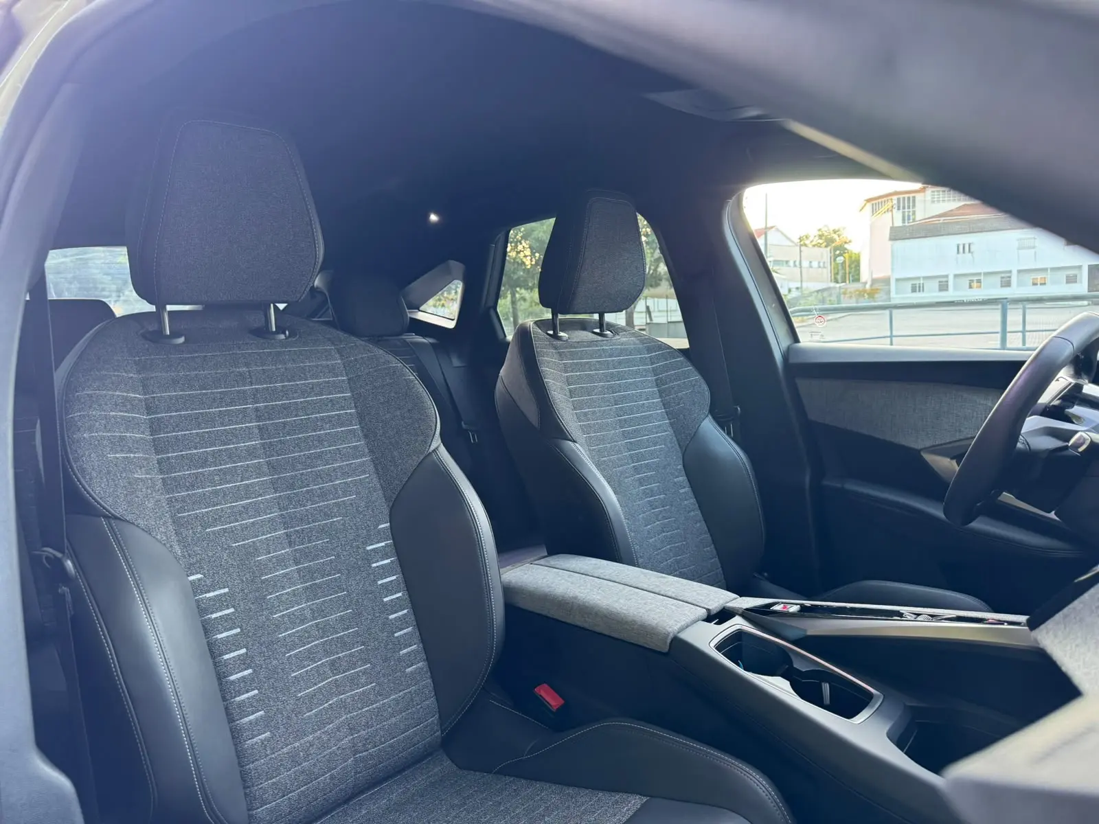 Peugeot 3008 1.2 Hybrid Allure e-DCS6 28