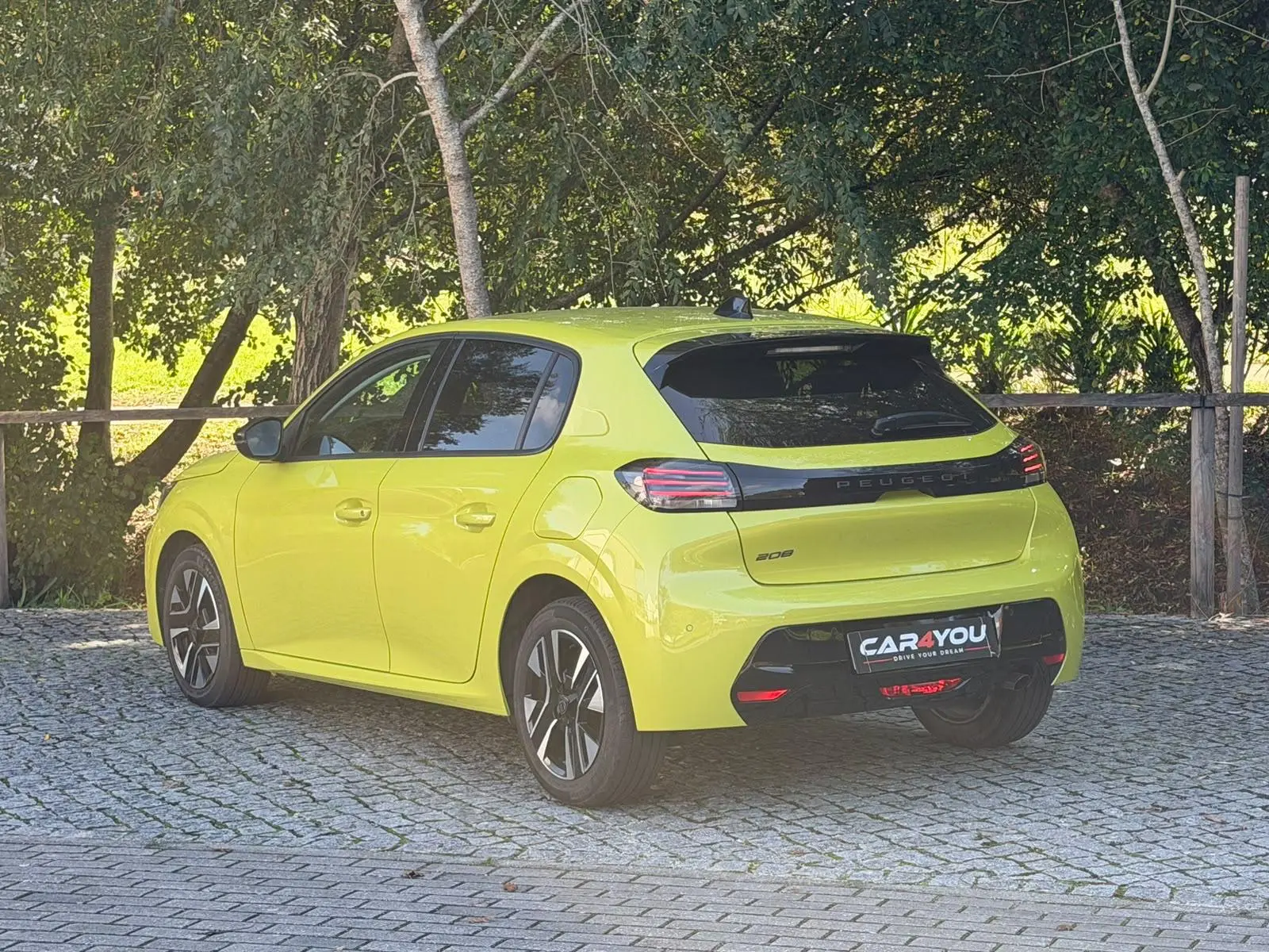 Peugeot 208 1.2 PureTech Allure 14