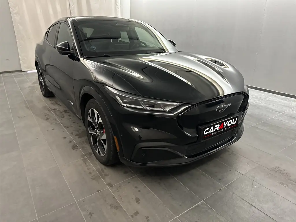 Ford Mustang Mach-E 75.7 kWh Premium AWD 2